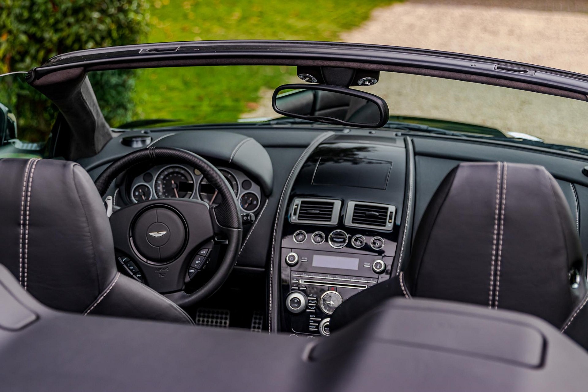 Aston Martin DBS 