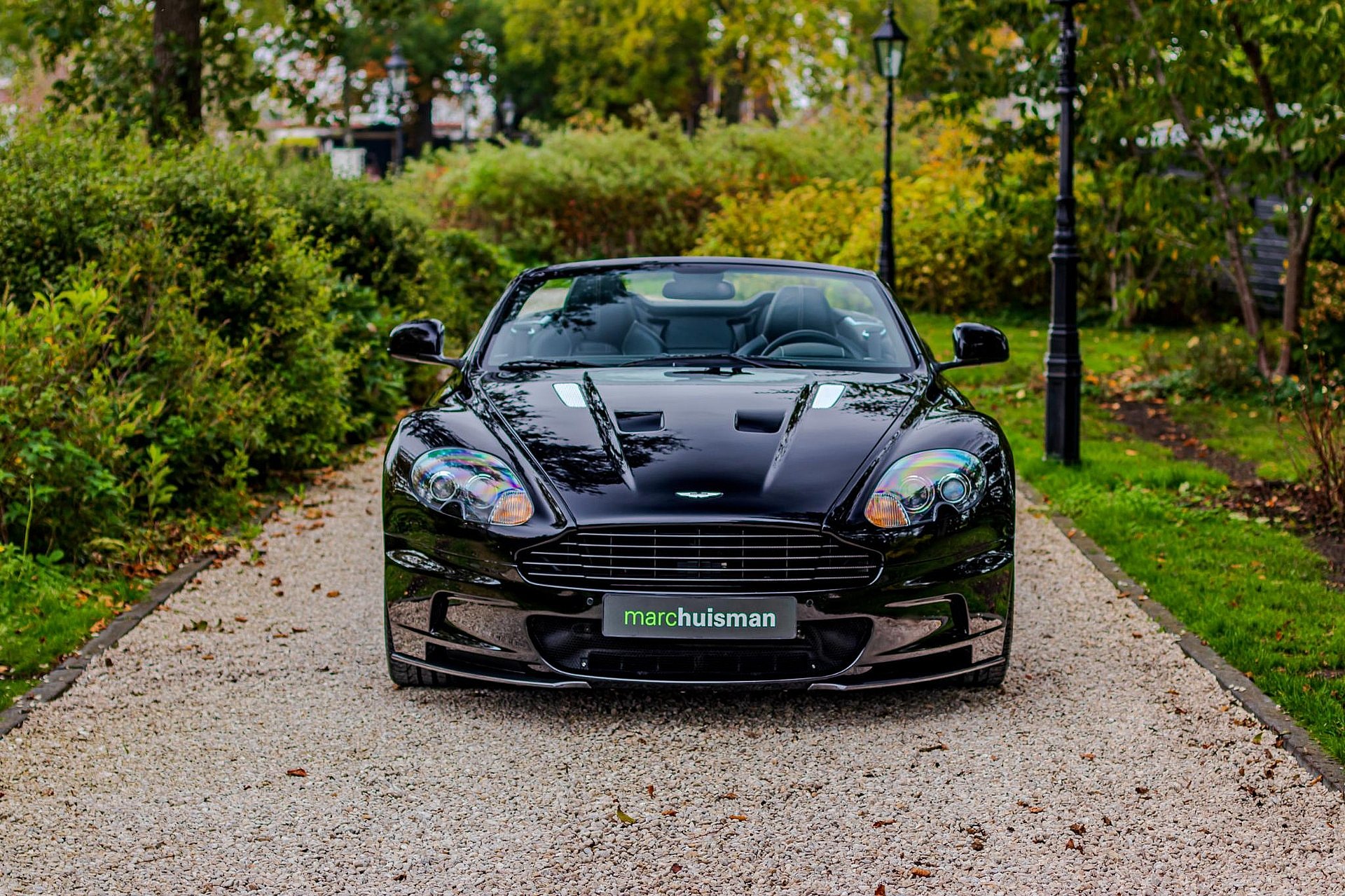 Aston Martin DBS 