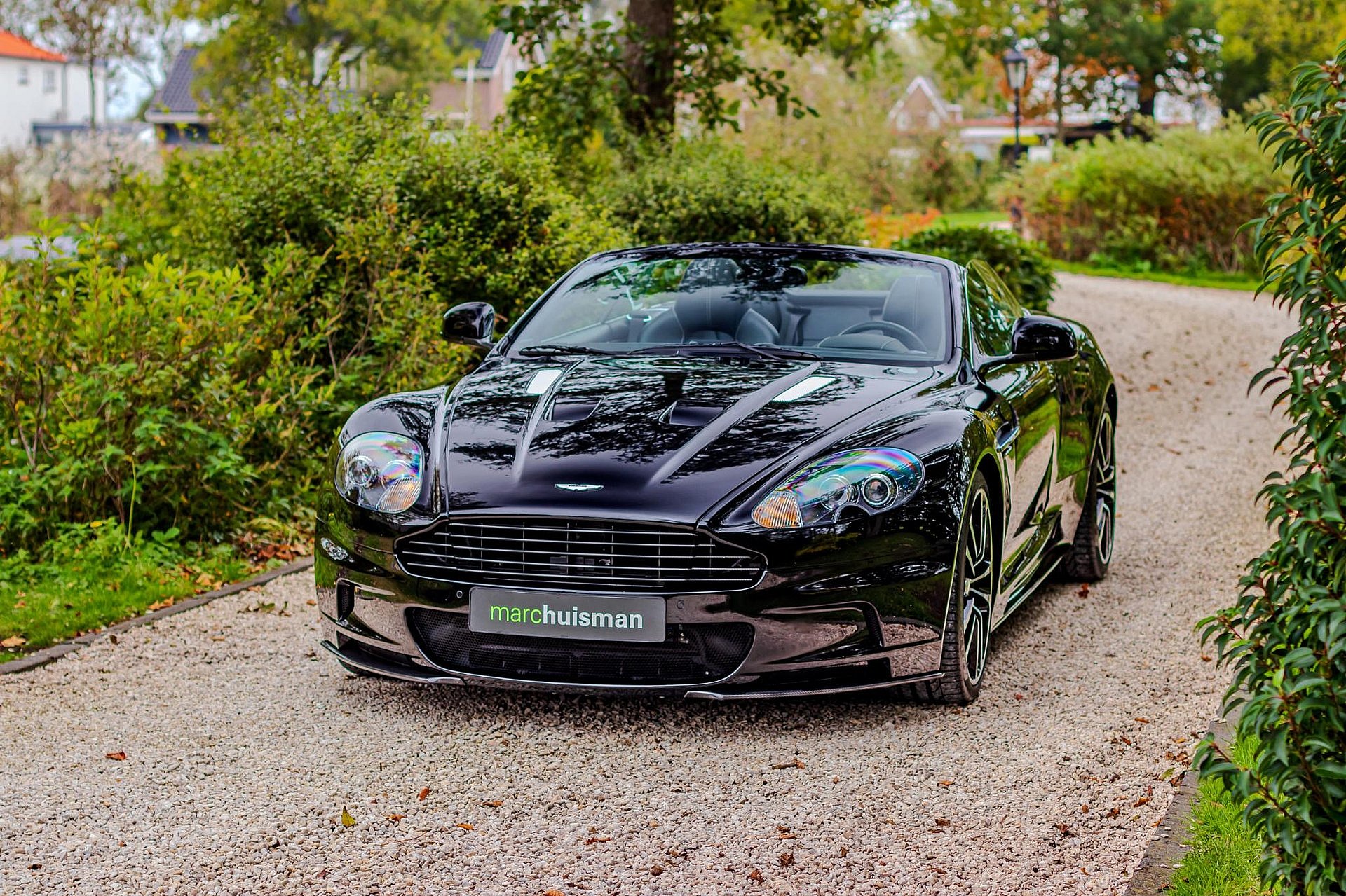 Aston Martin DBS 