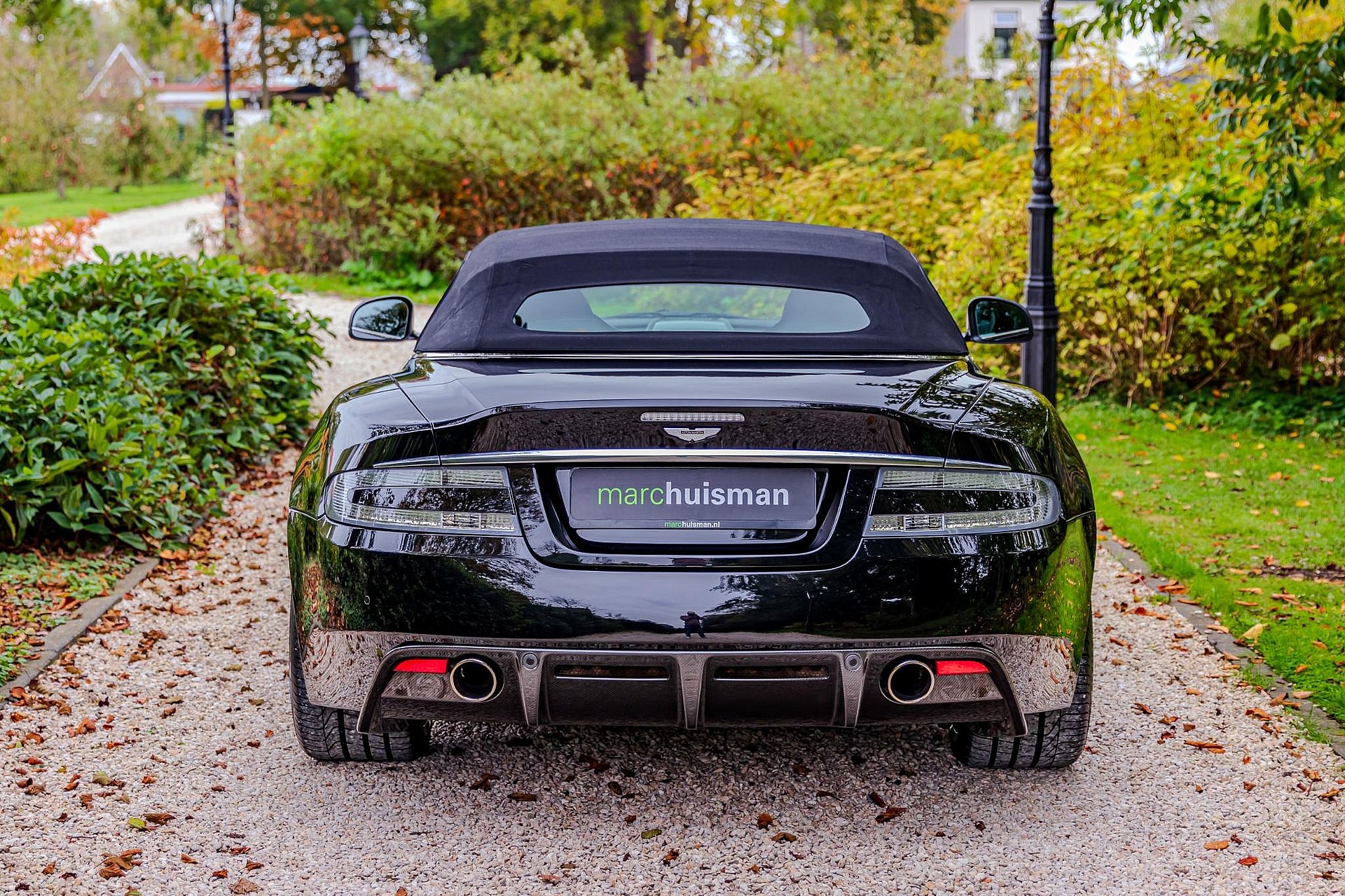 Aston Martin DBS 