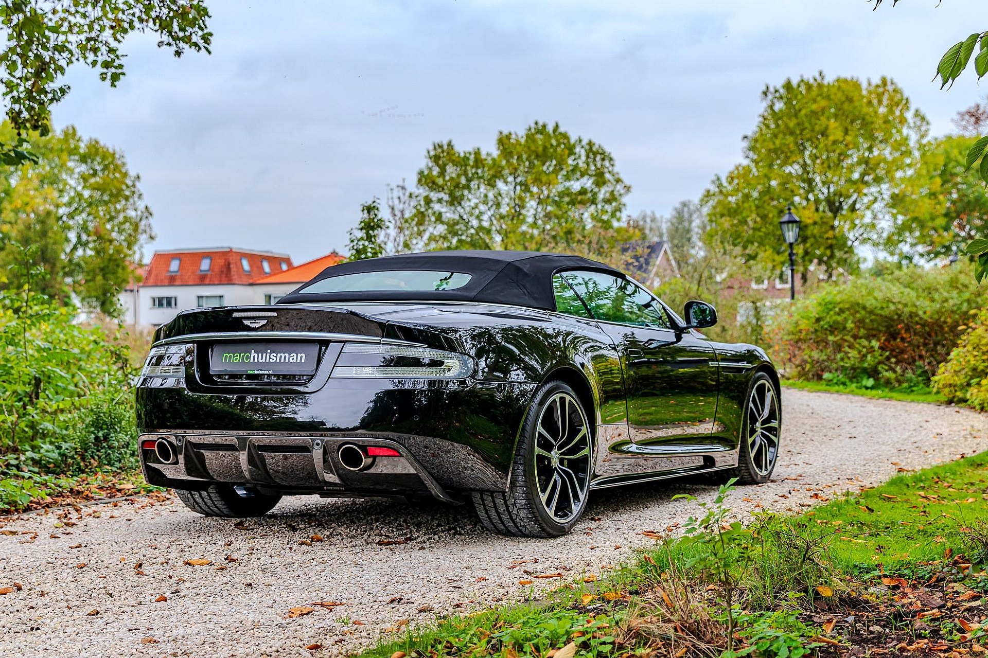 Aston Martin DBS 