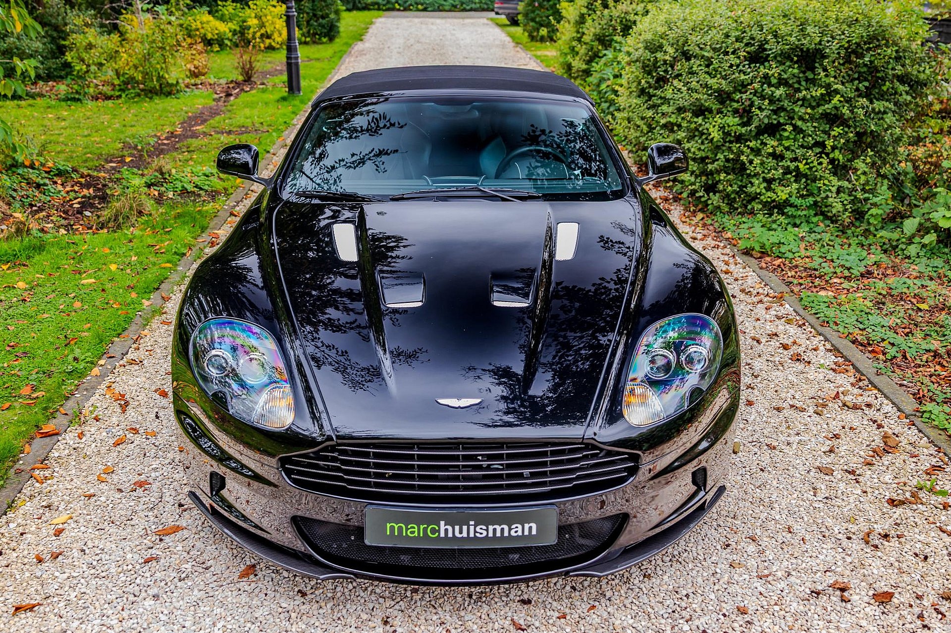 Aston Martin DBS 