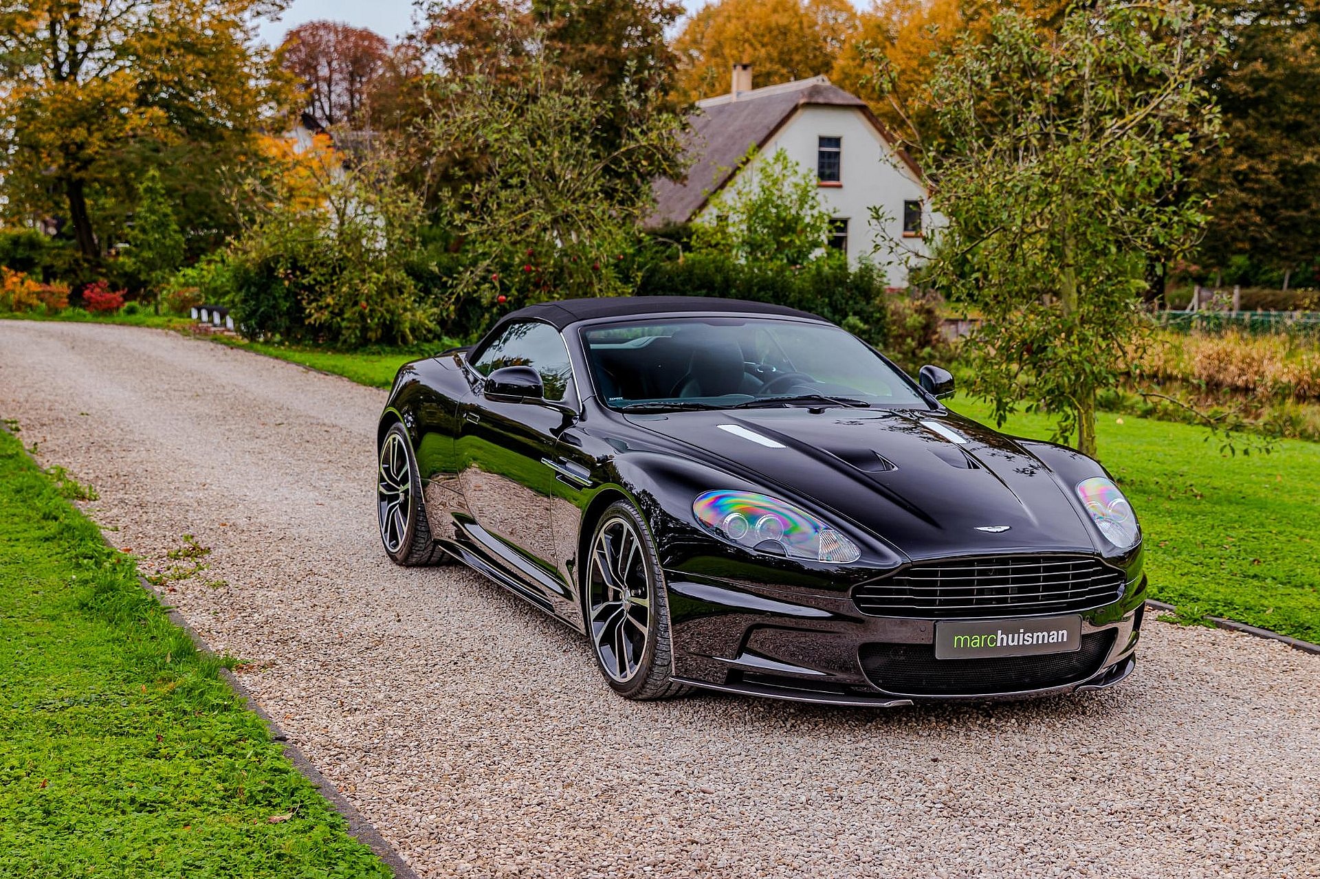 Aston Martin DBS 