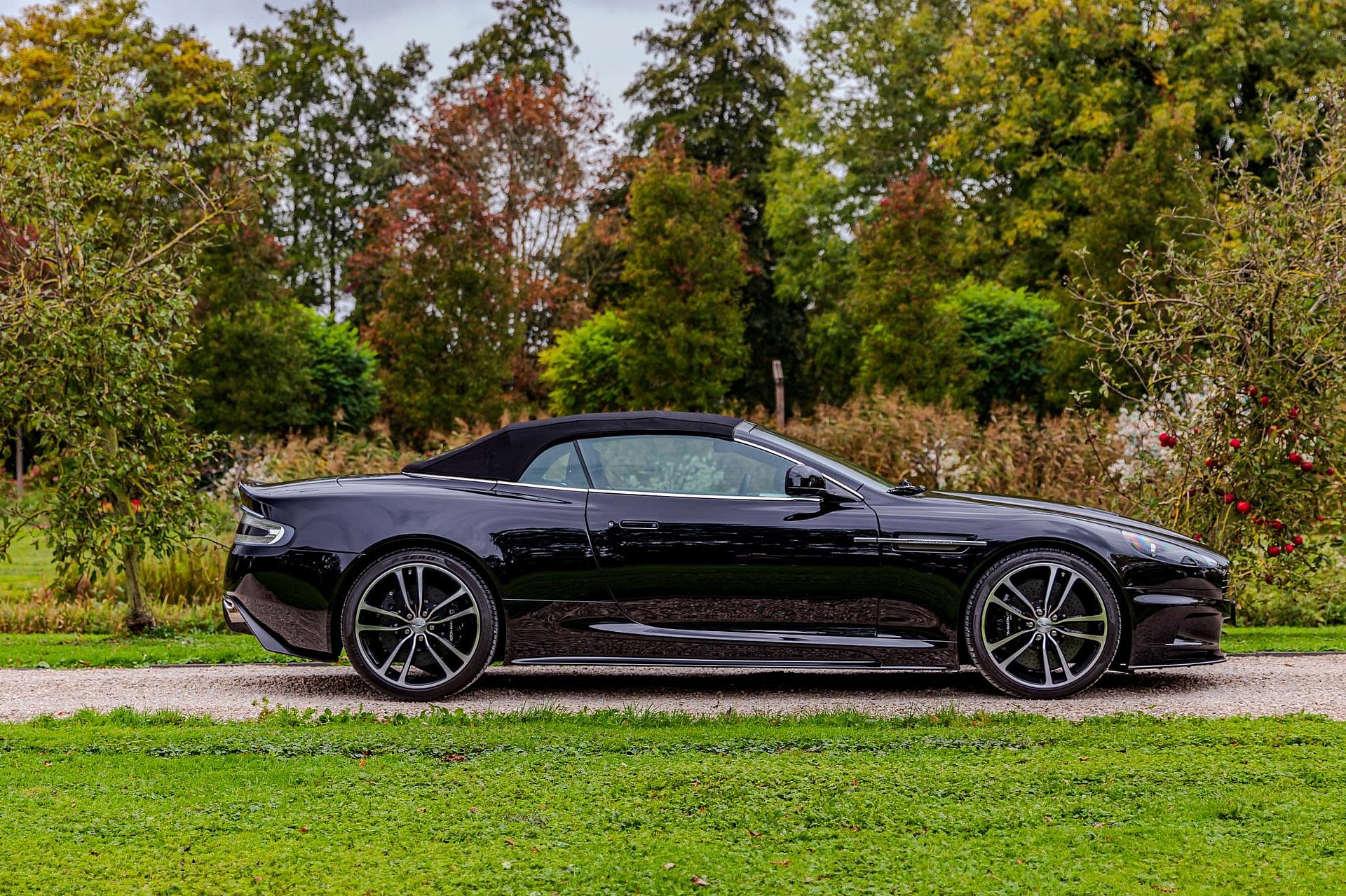 Aston Martin DBS 