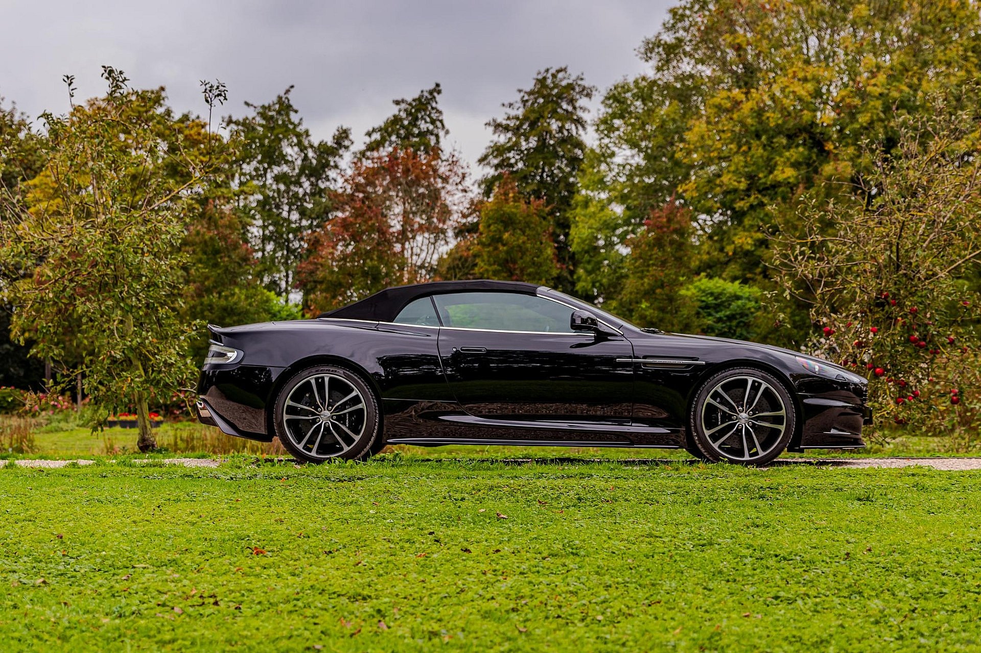Aston Martin DBS 
