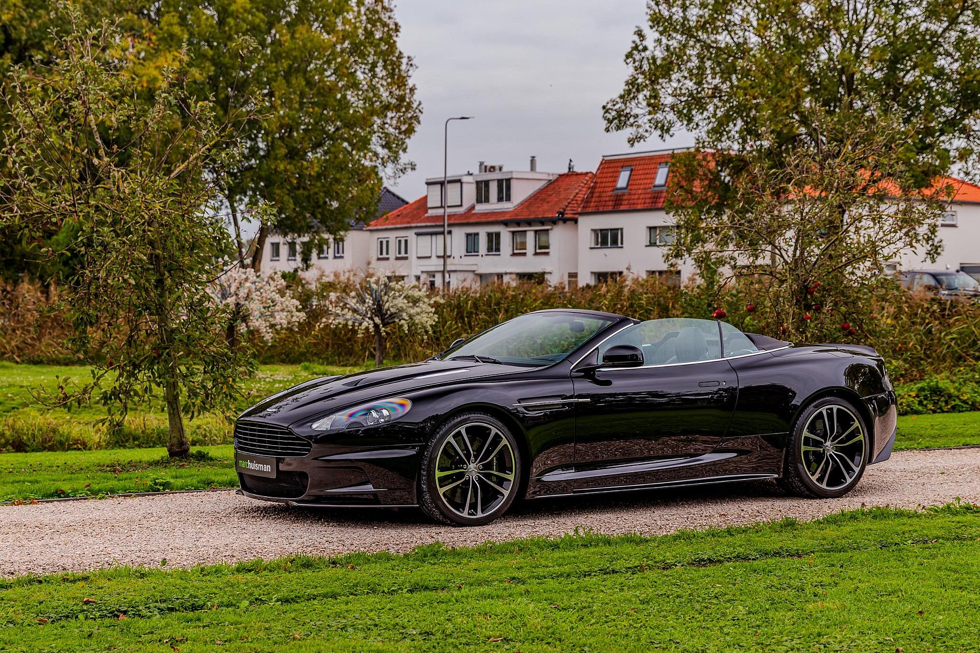 Aston Martin DBS 