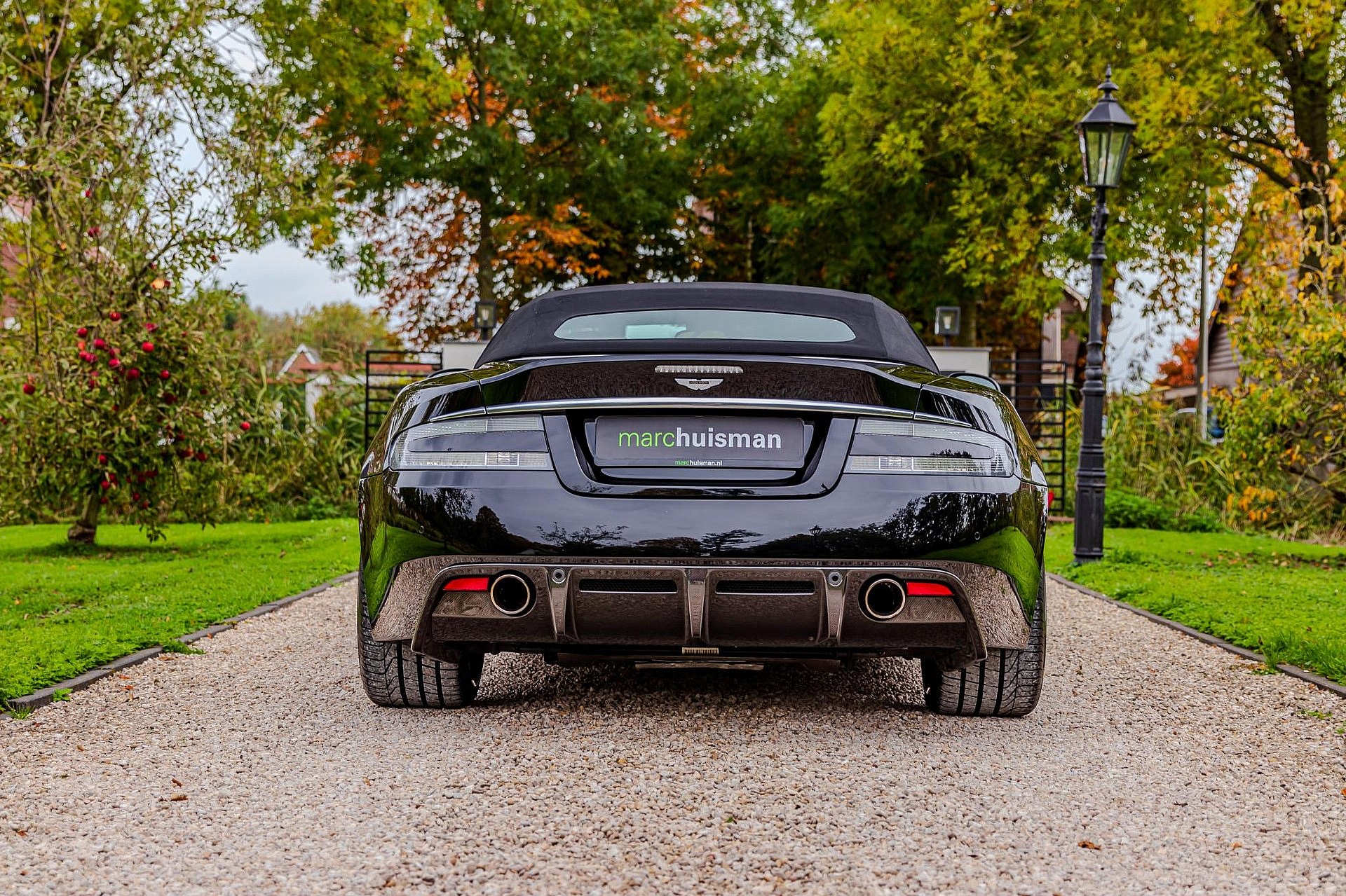 Aston Martin DBS 