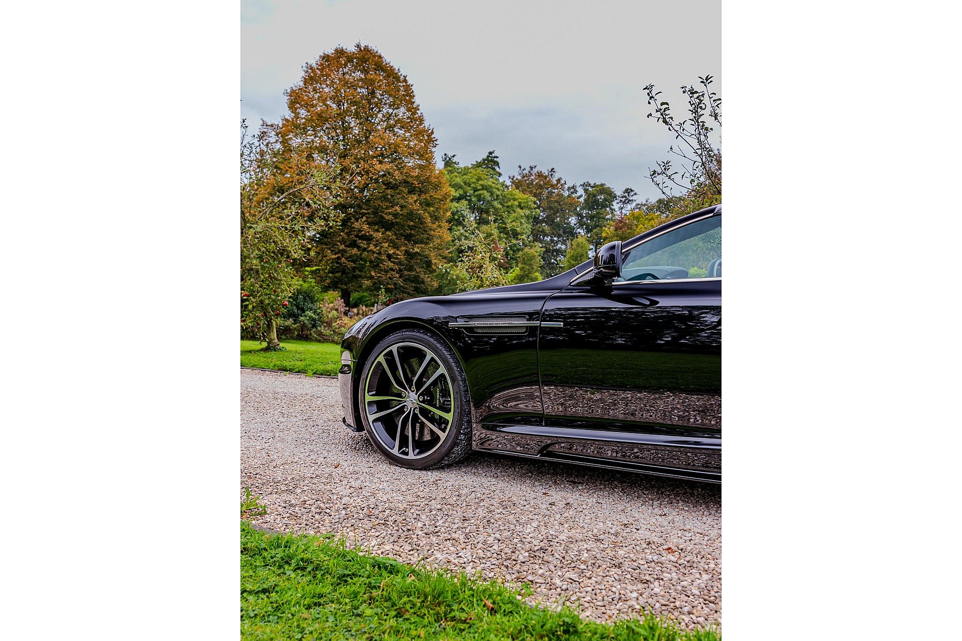 Aston Martin DBS 