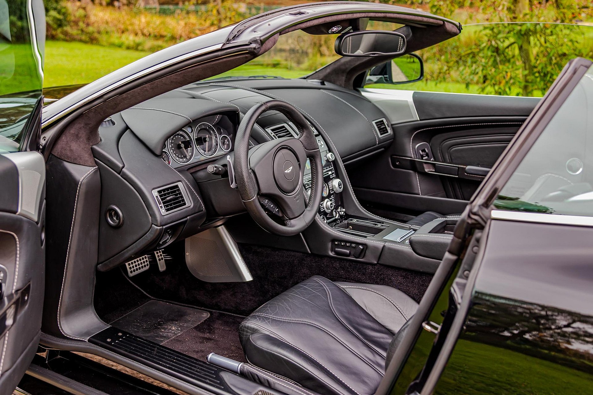 Aston Martin DBS 