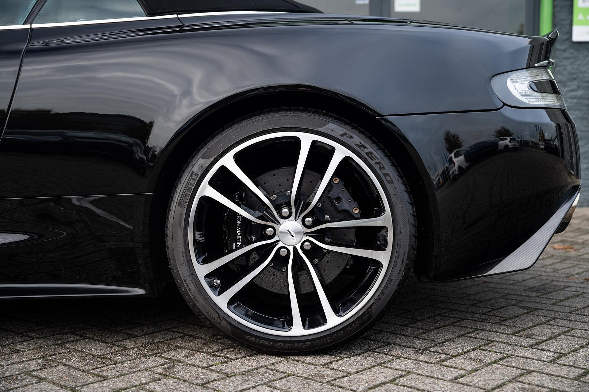 Aston Martin DBS 