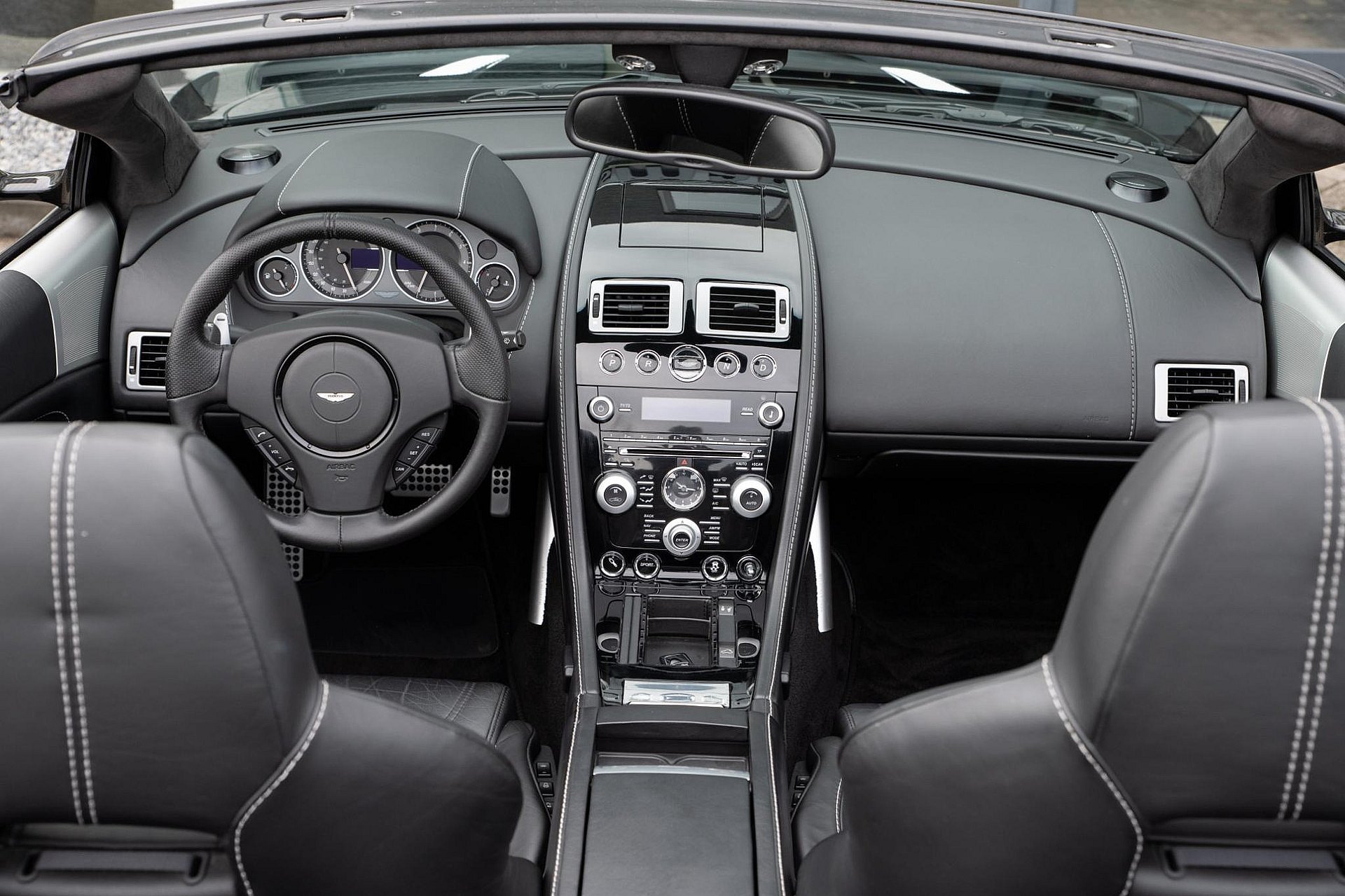 Aston Martin DBS 