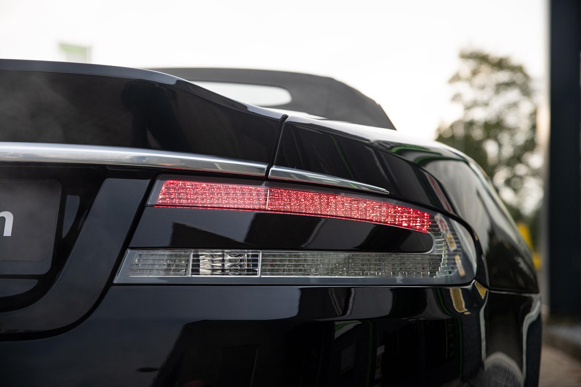 Aston Martin DBS 