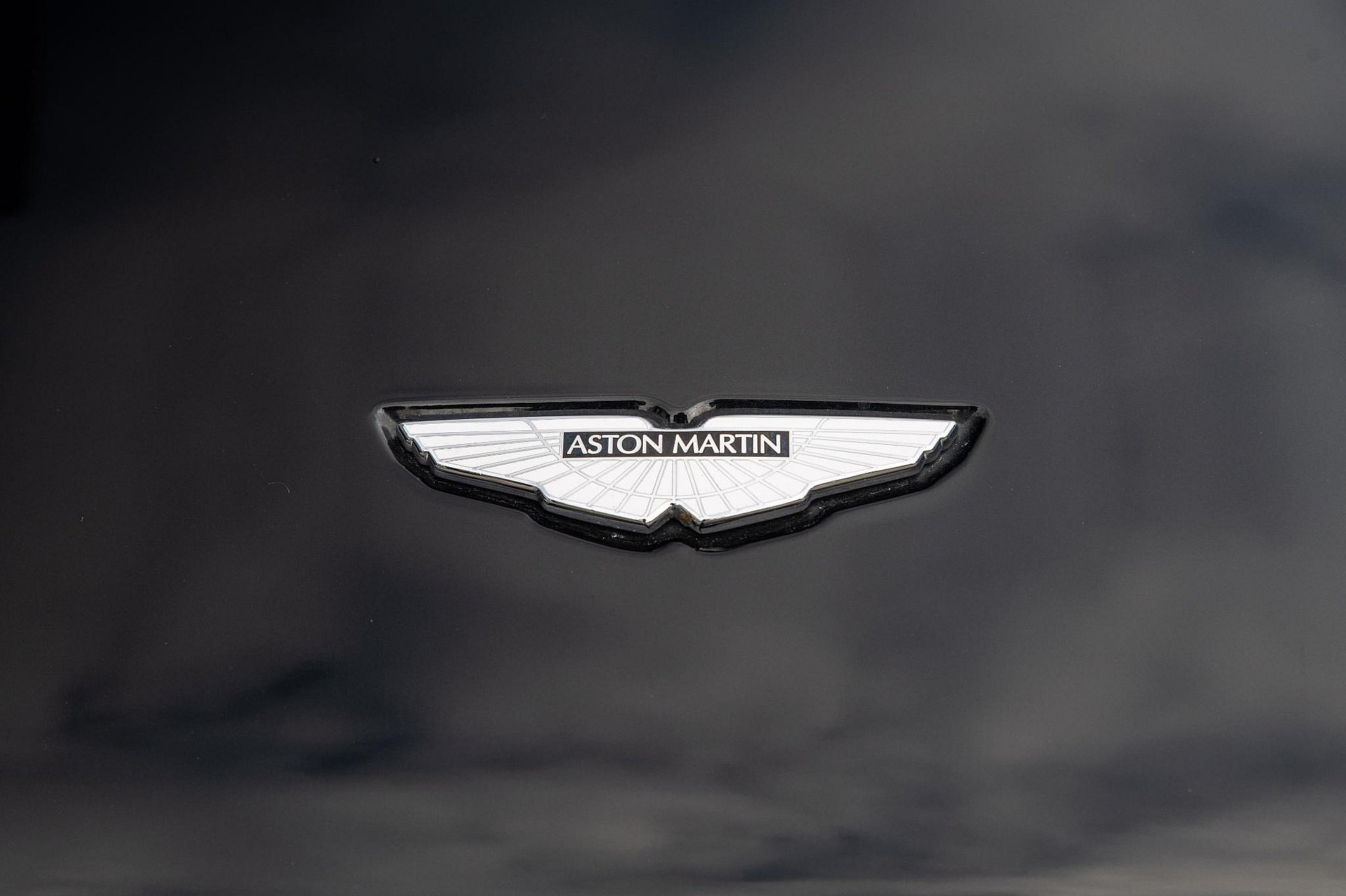 Aston Martin DBS 