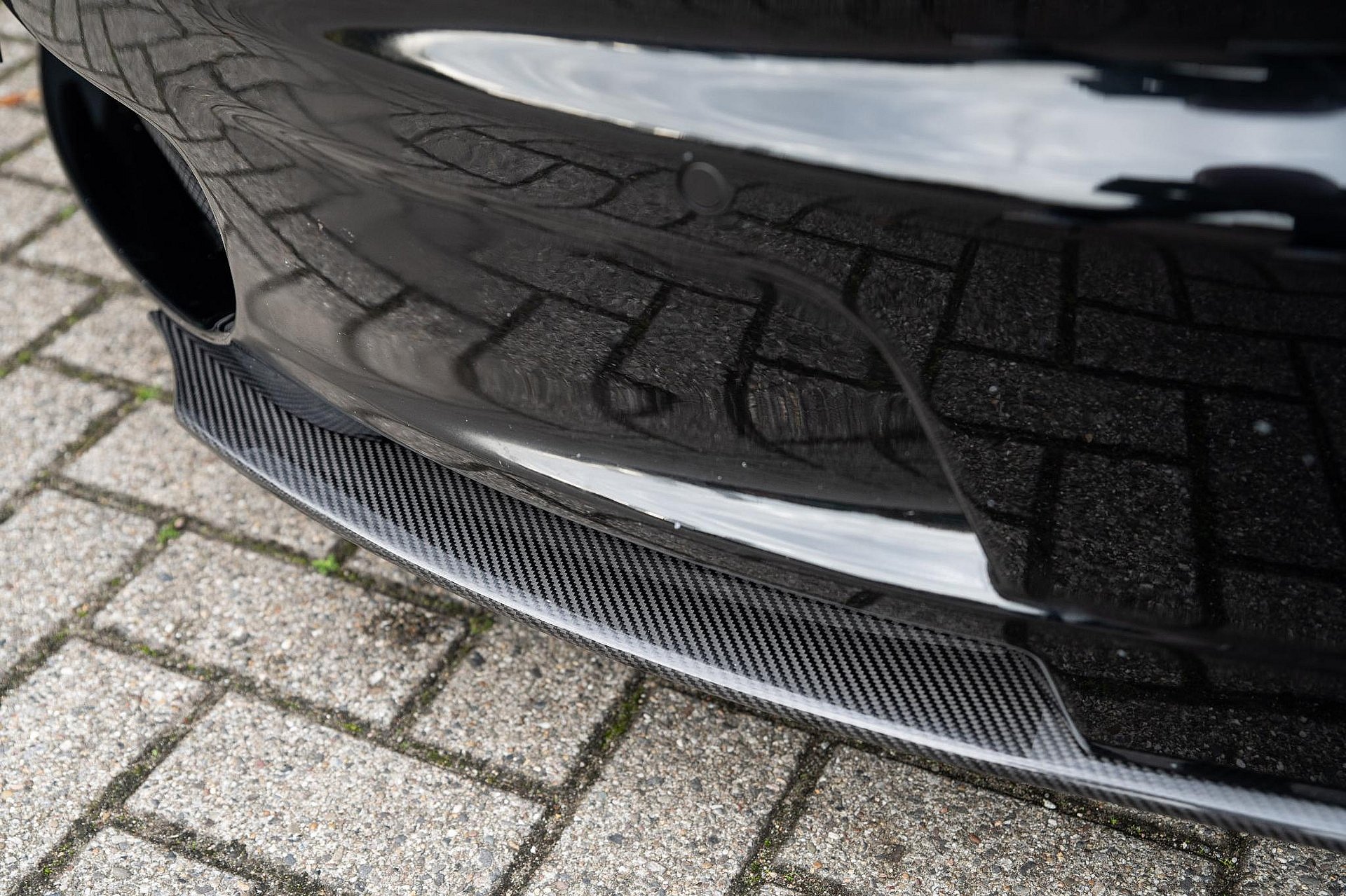 Aston Martin DBS 