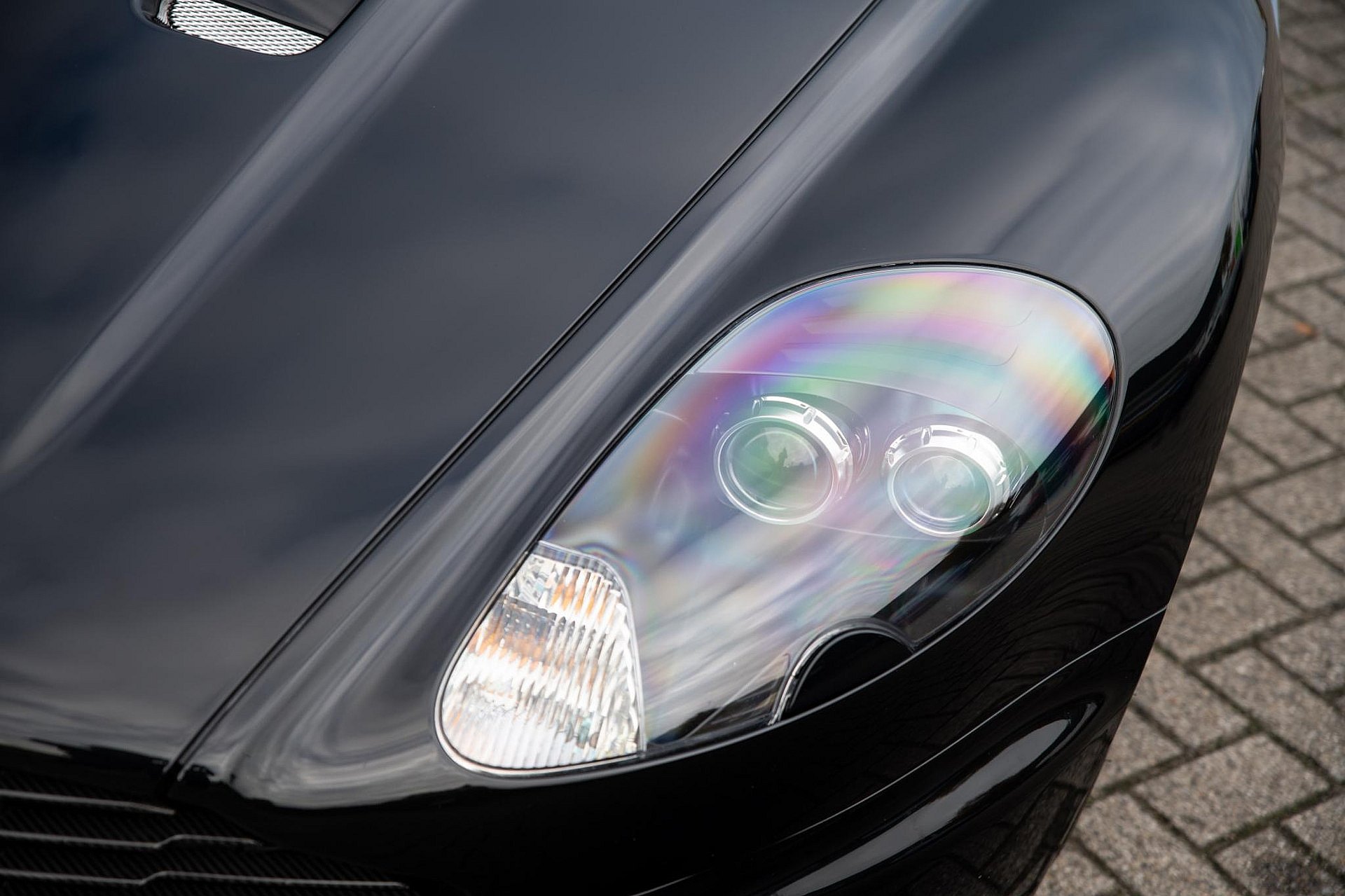 Aston Martin DBS 