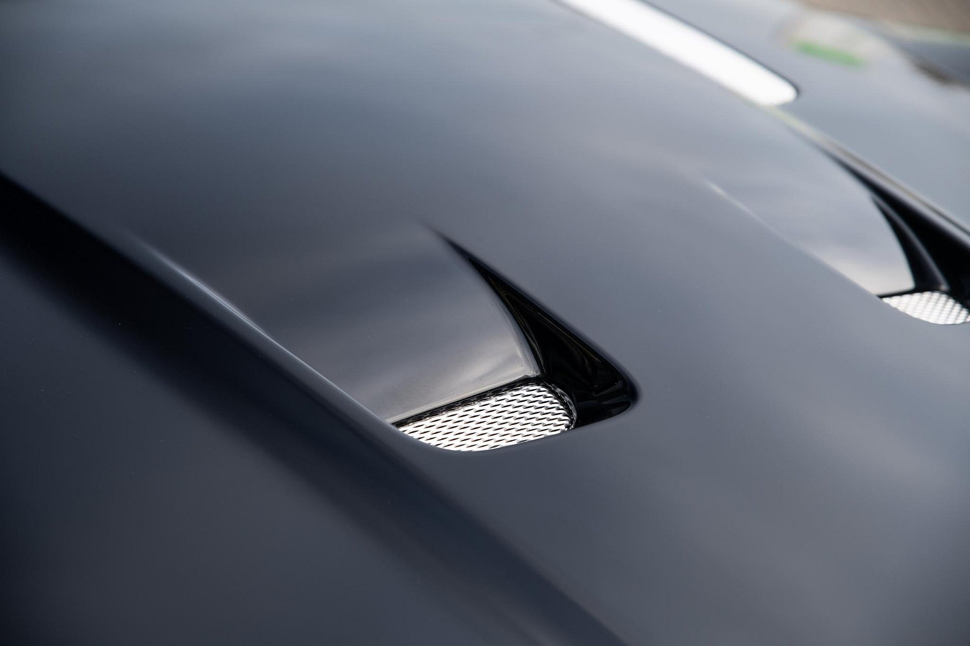 Aston Martin DBS 