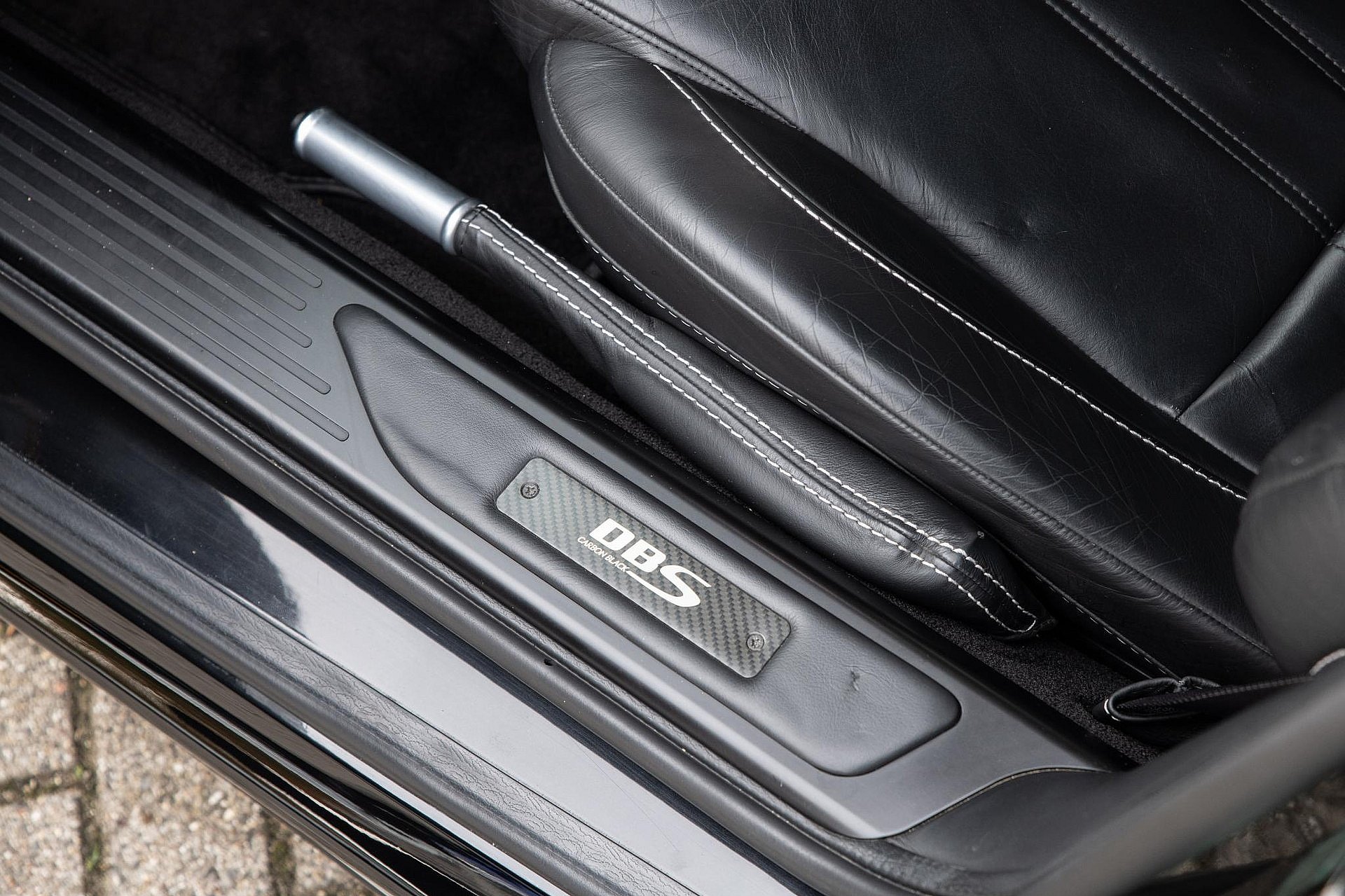Aston Martin DBS 