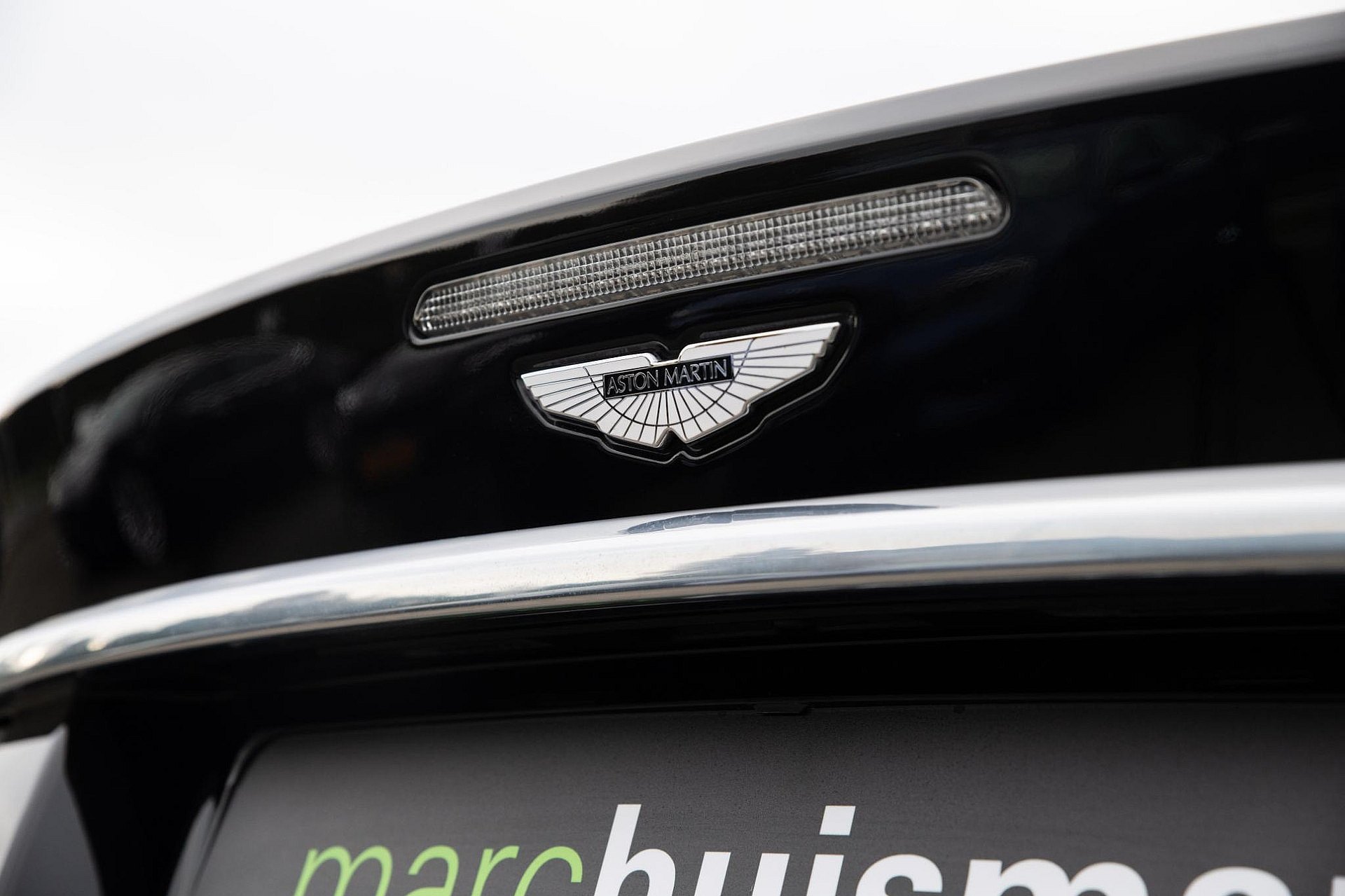 Aston Martin DBS 