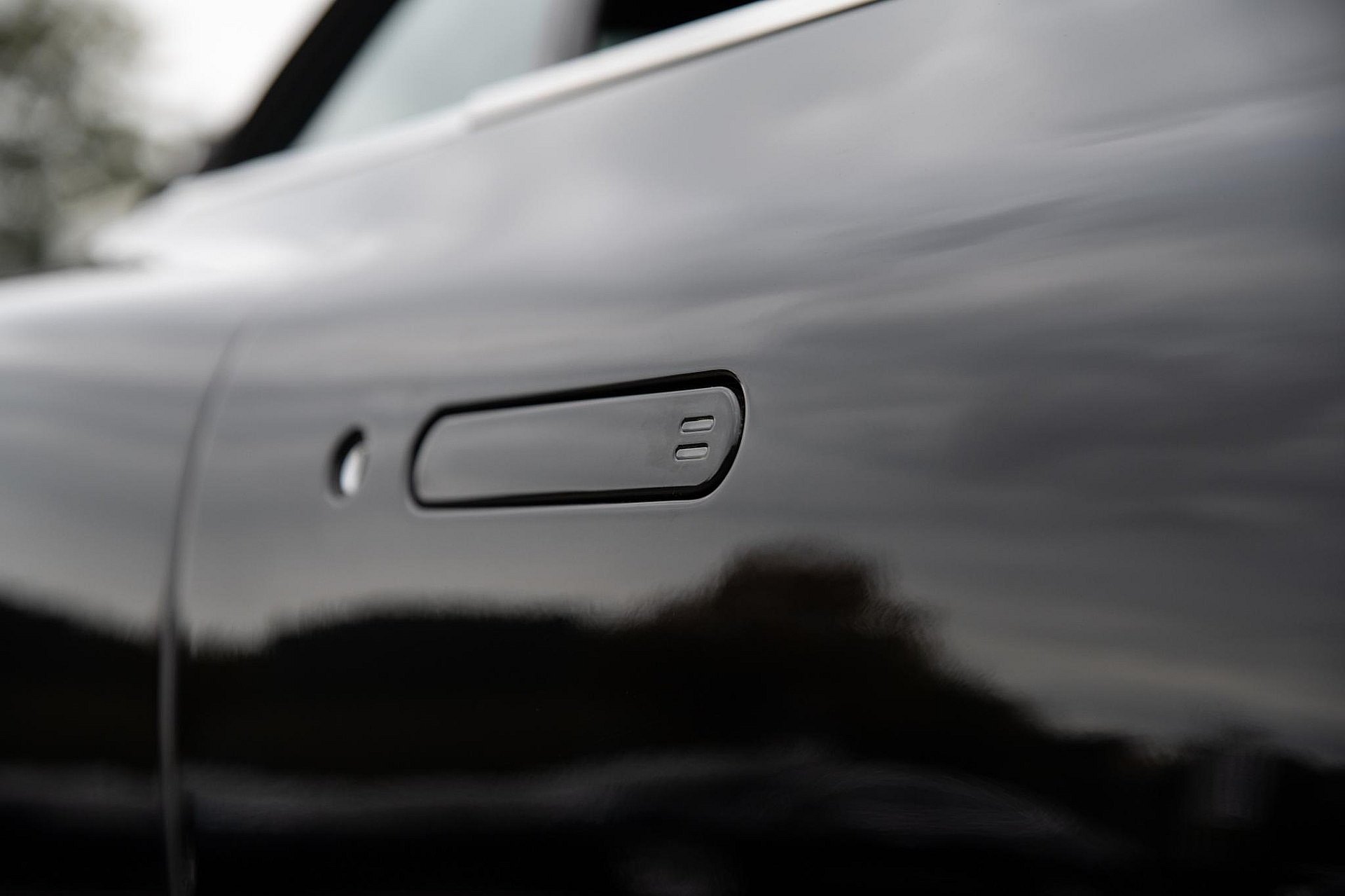 Aston Martin DBS 