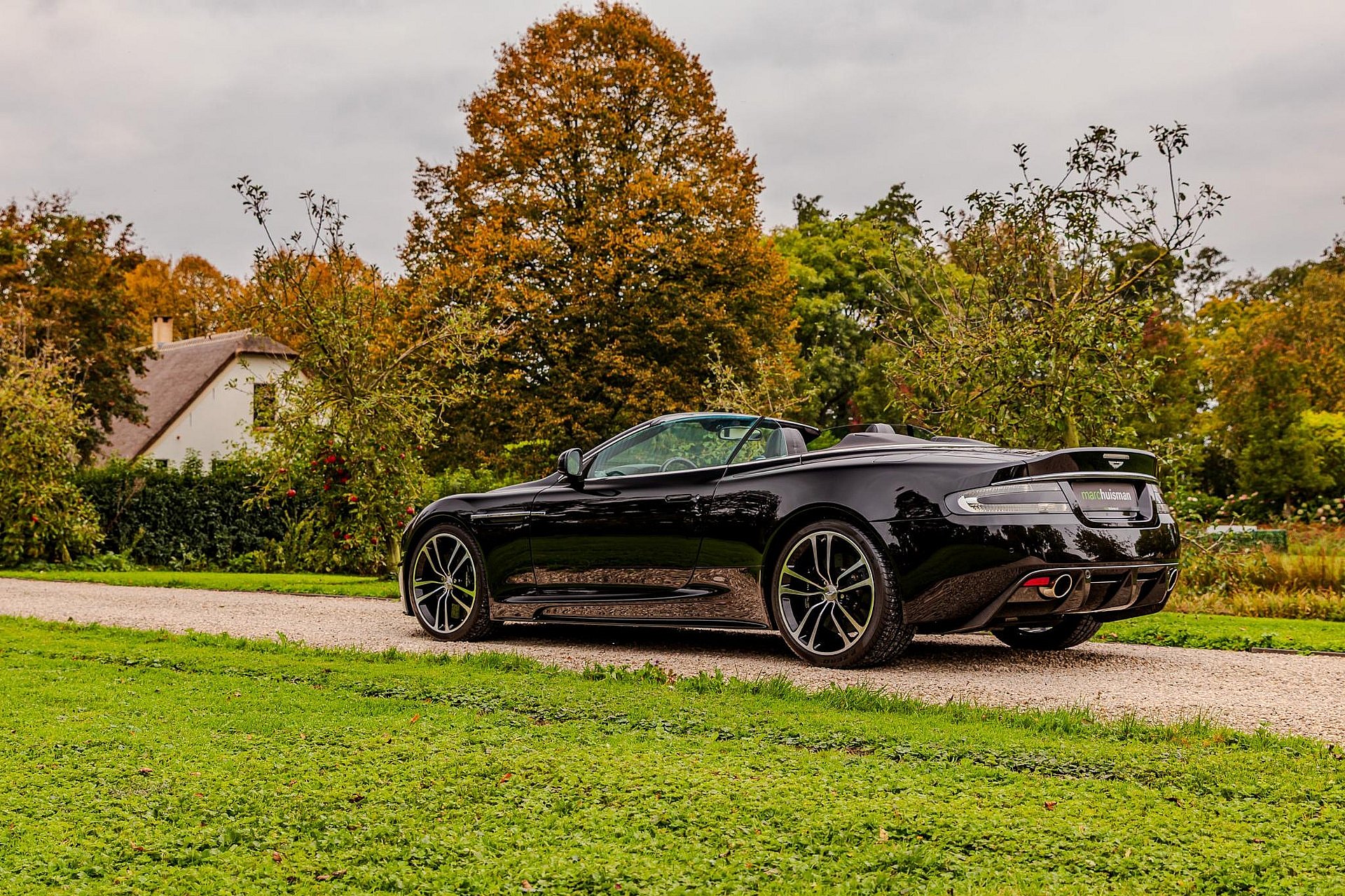 Aston Martin DBS 