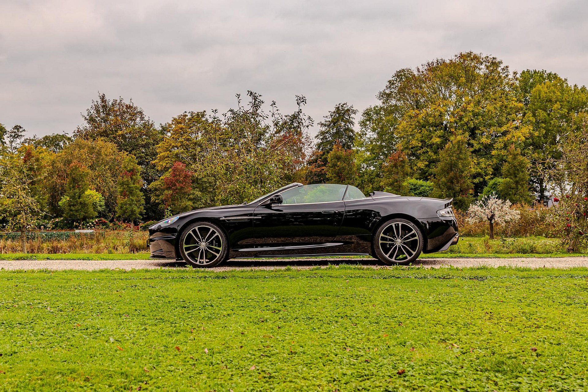 Aston Martin DBS 