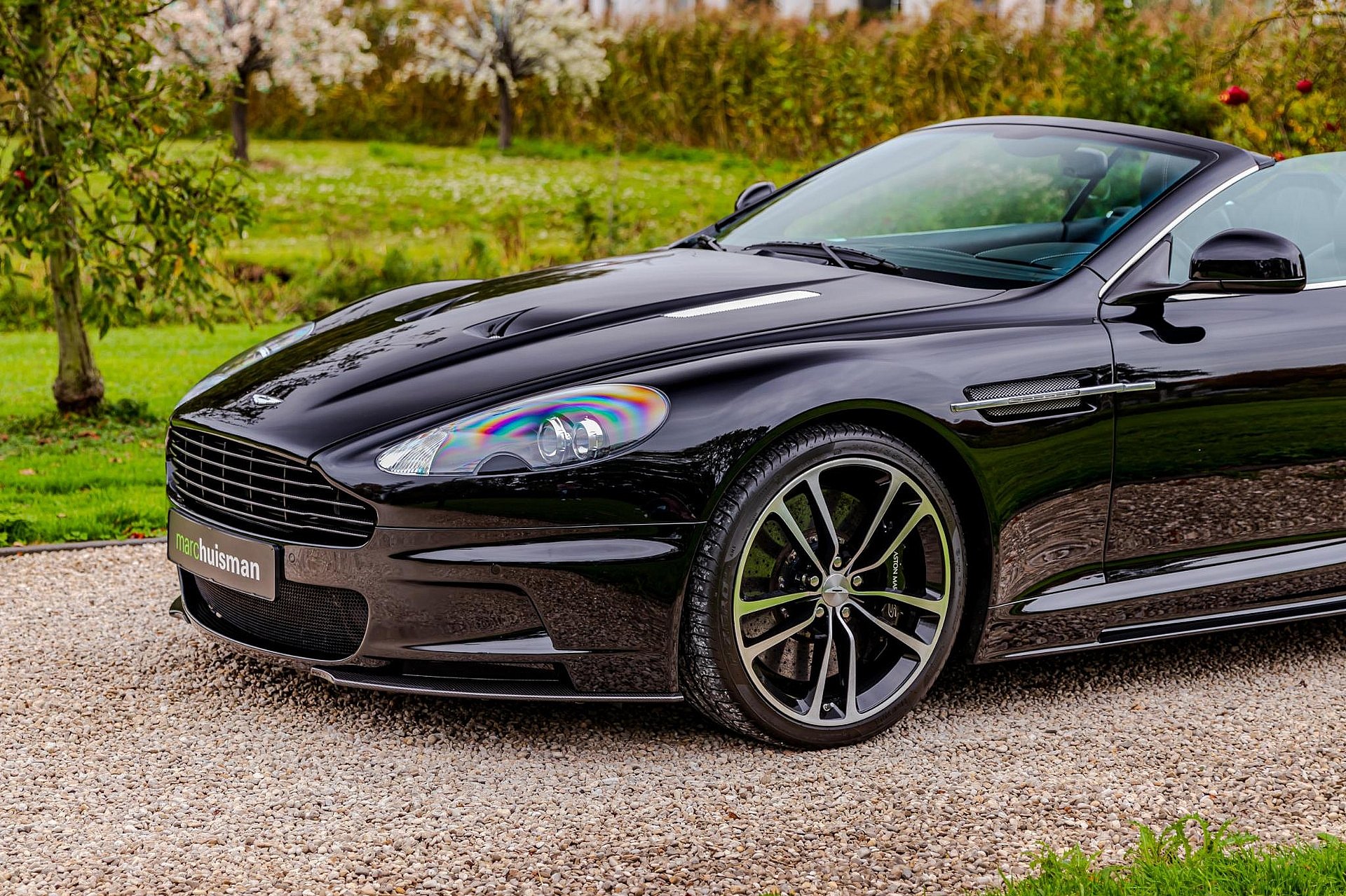 Aston Martin DBS 