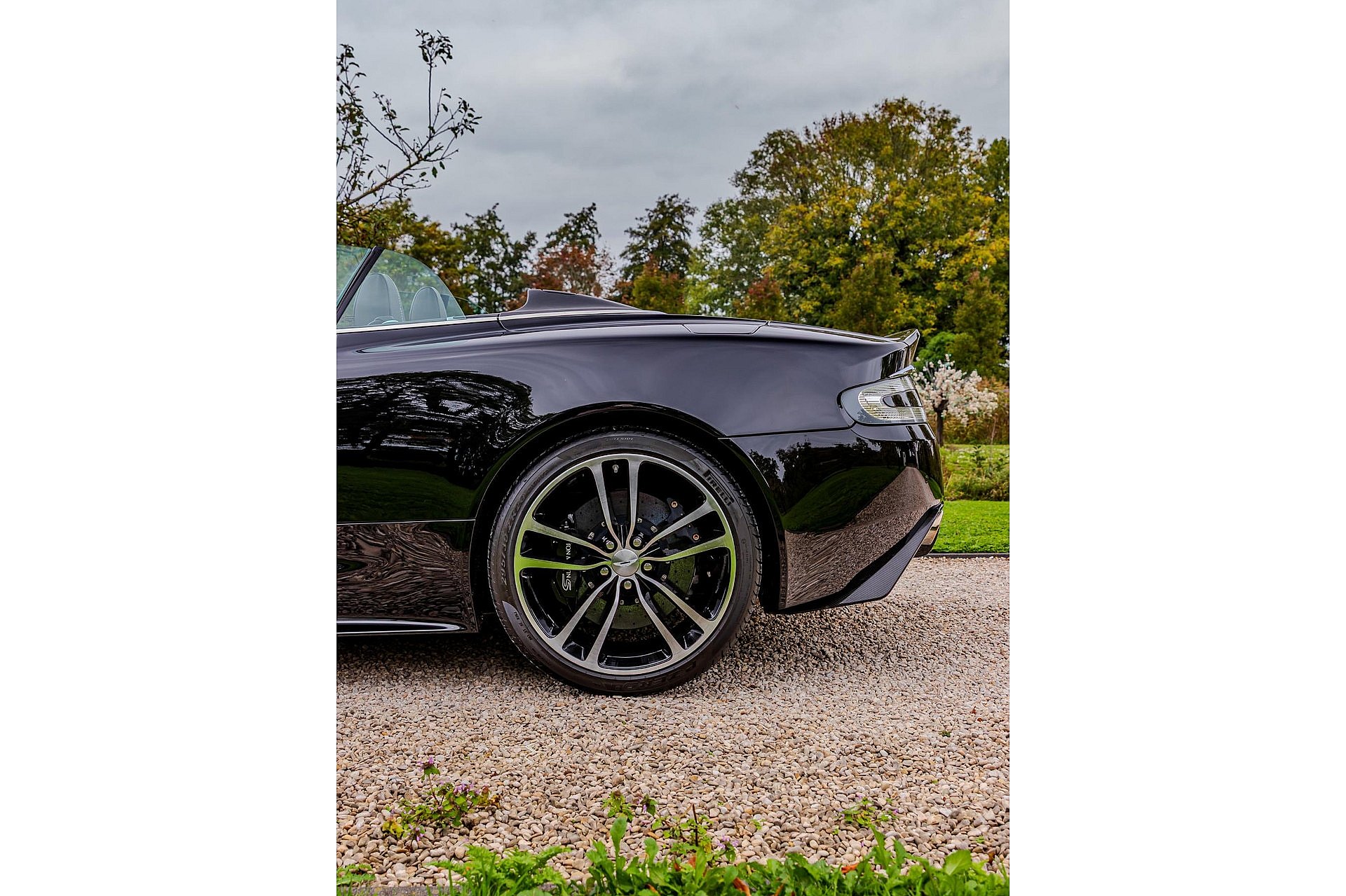 Aston Martin DBS 