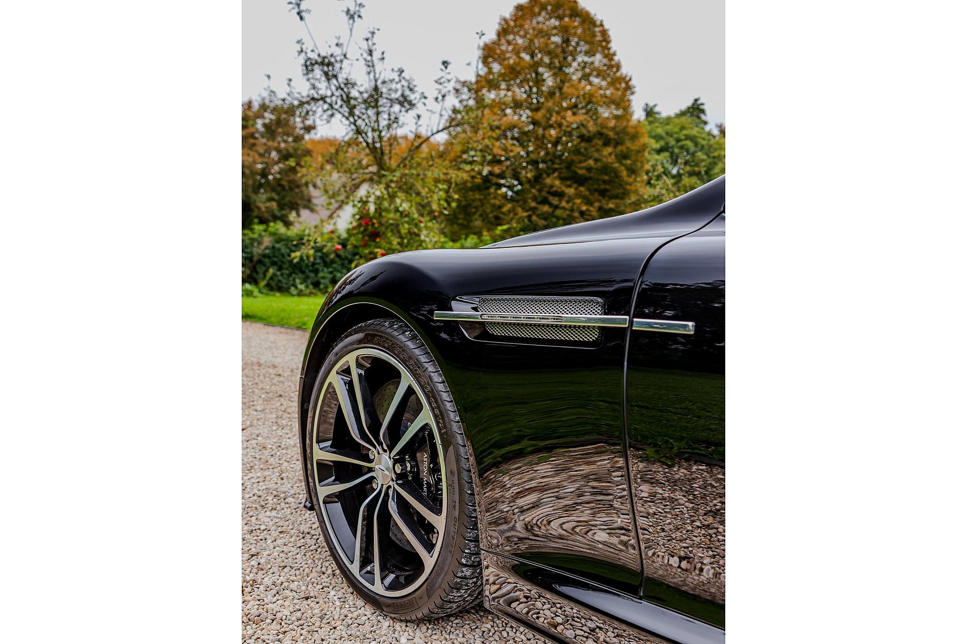 Aston Martin DBS 