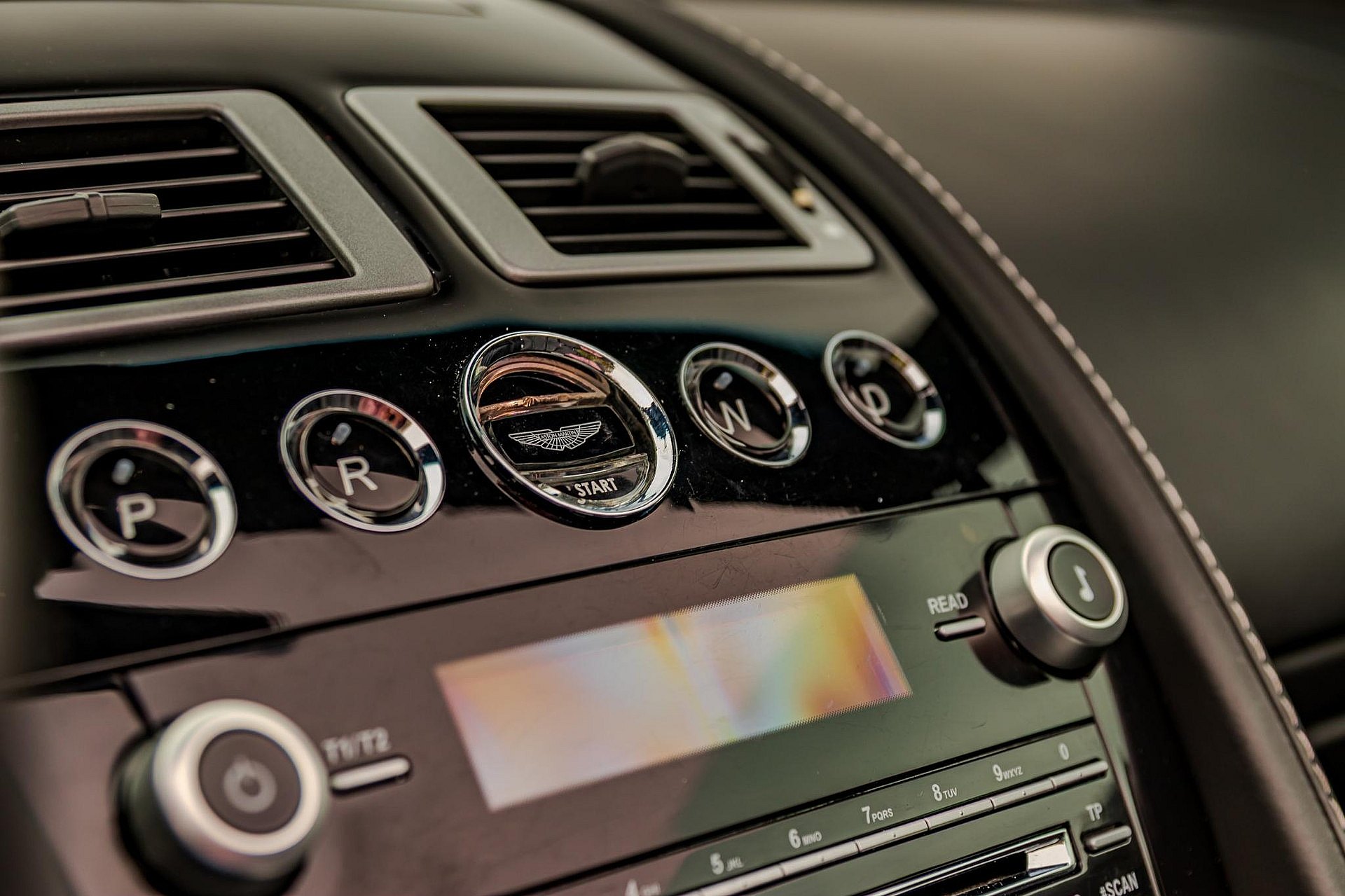 Aston Martin DBS 