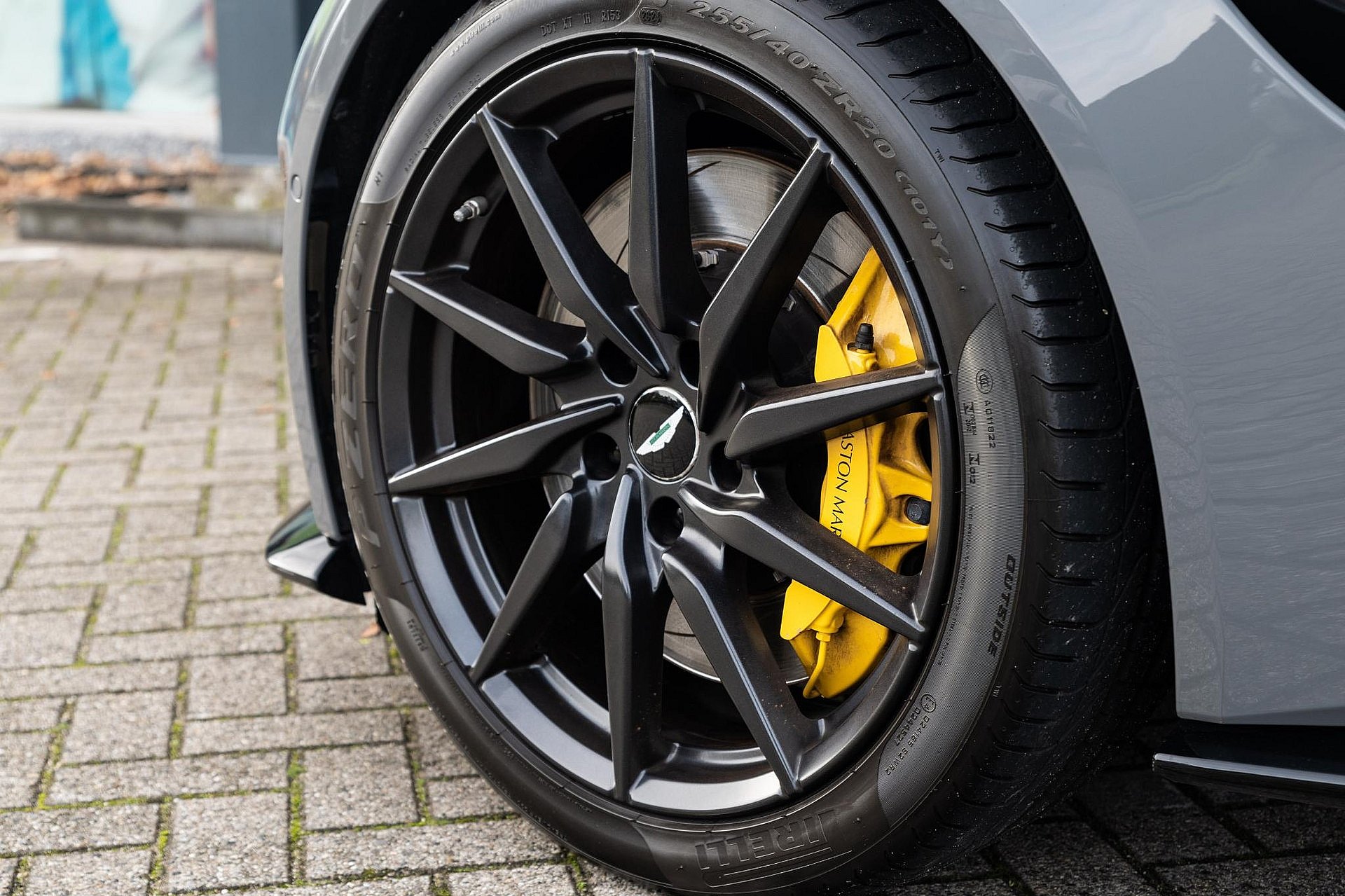 Aston Martin Vantage 