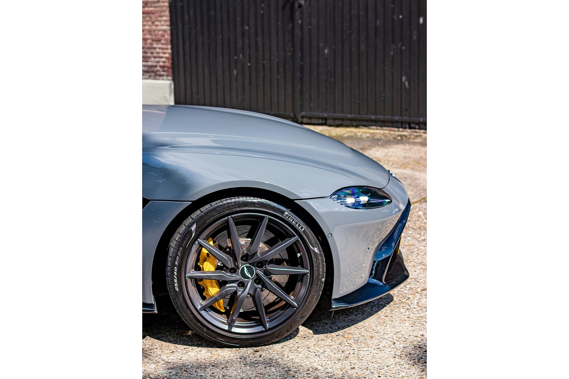 Aston Martin Vantage 