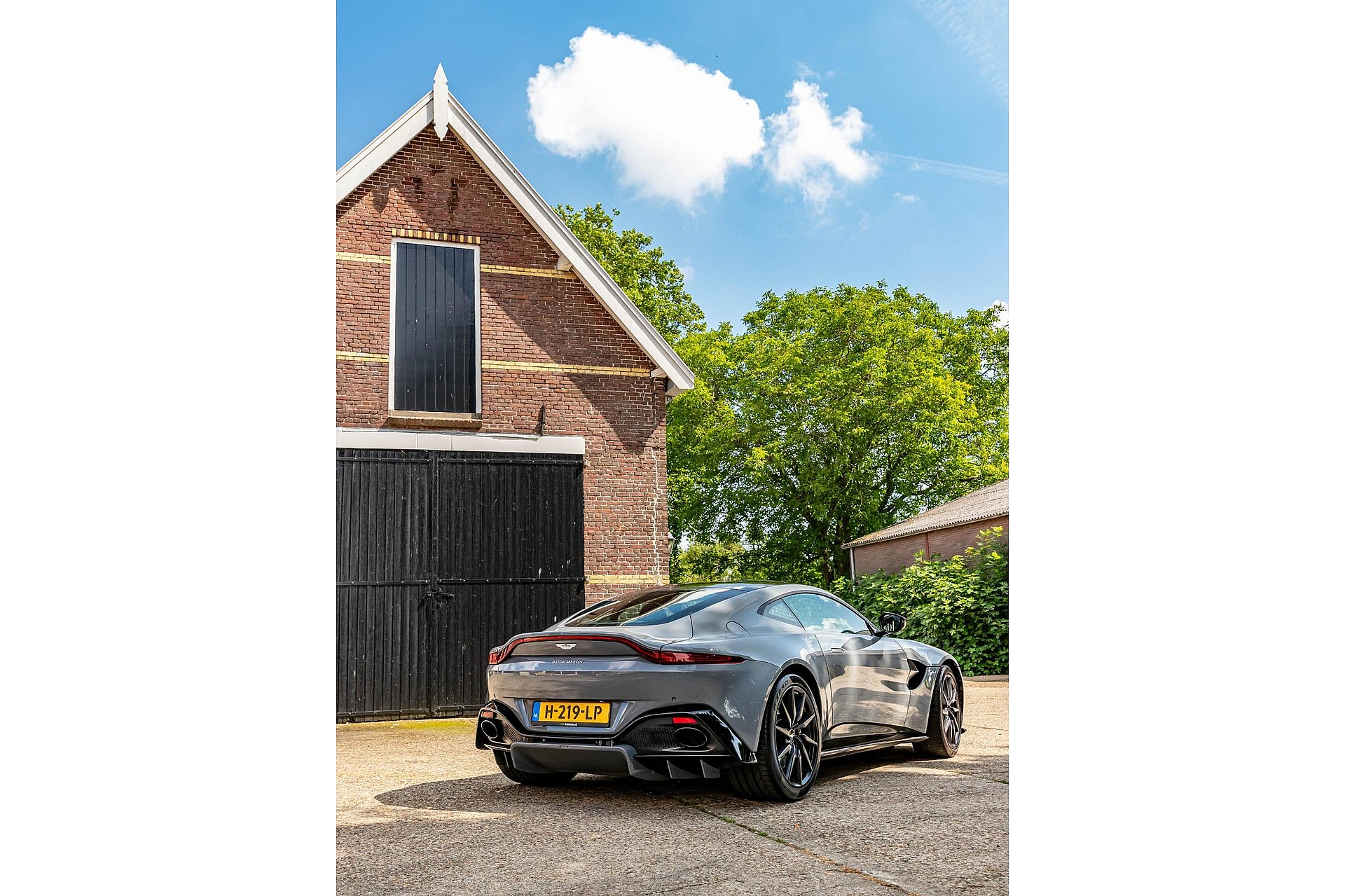 Aston Martin Vantage 