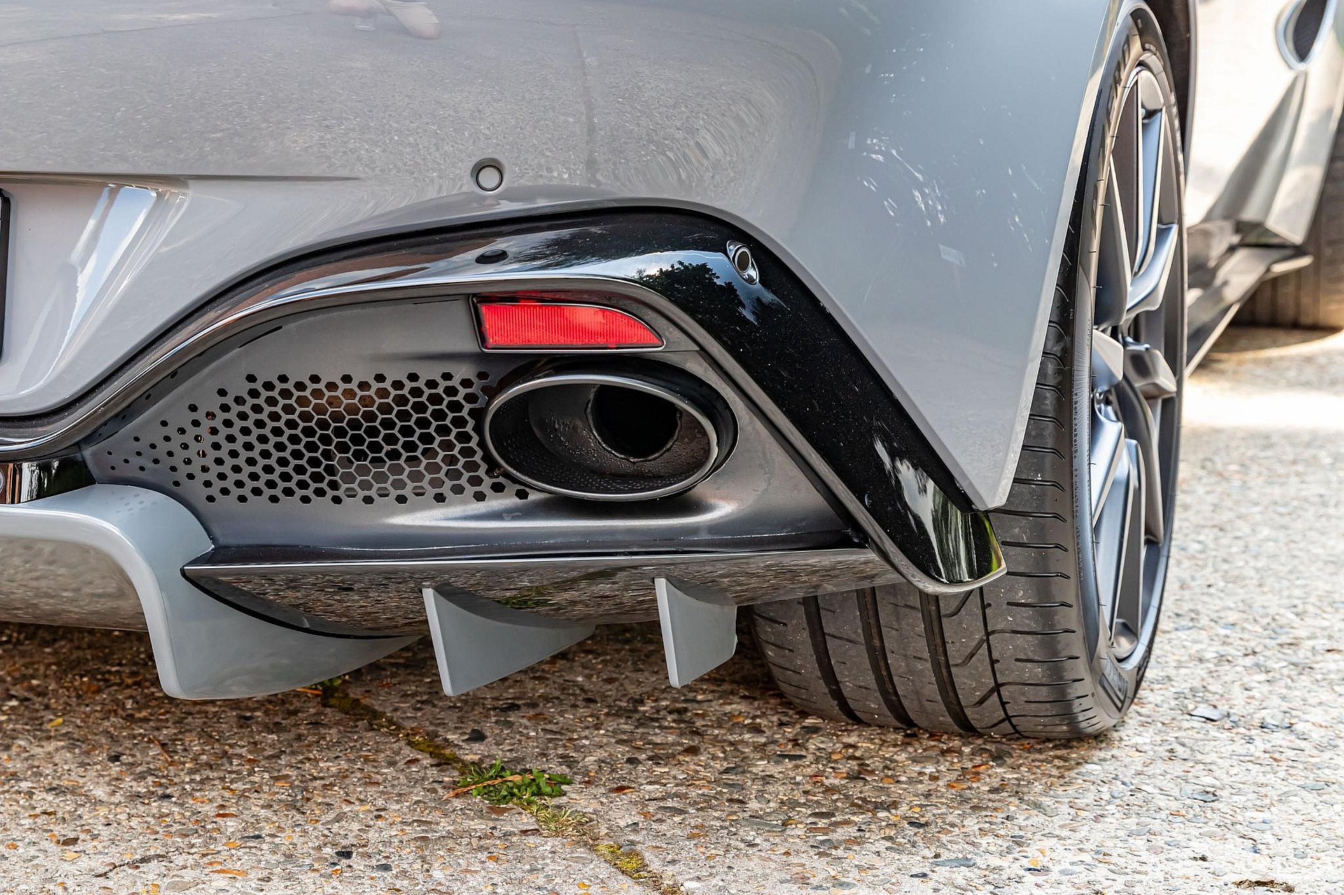 Aston Martin Vantage 