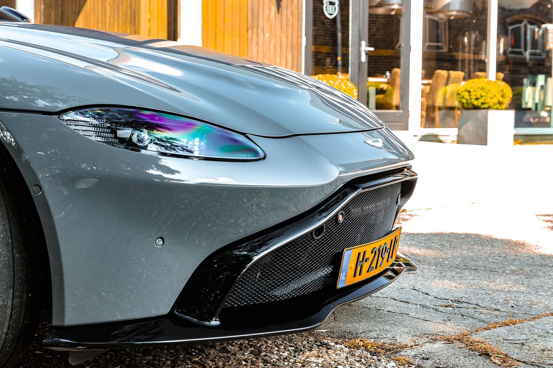 Aston Martin Vantage 