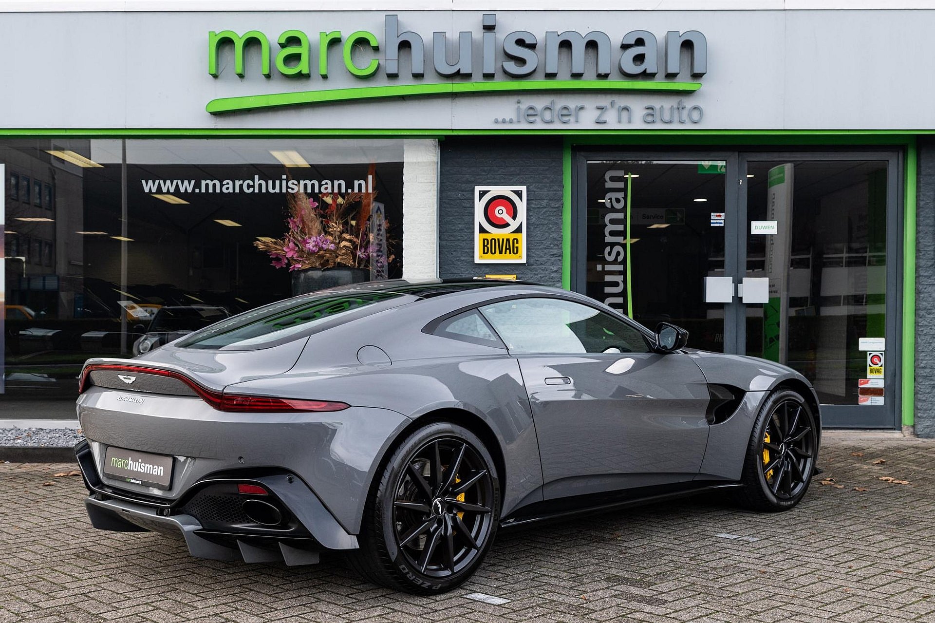 Aston Martin Vantage 