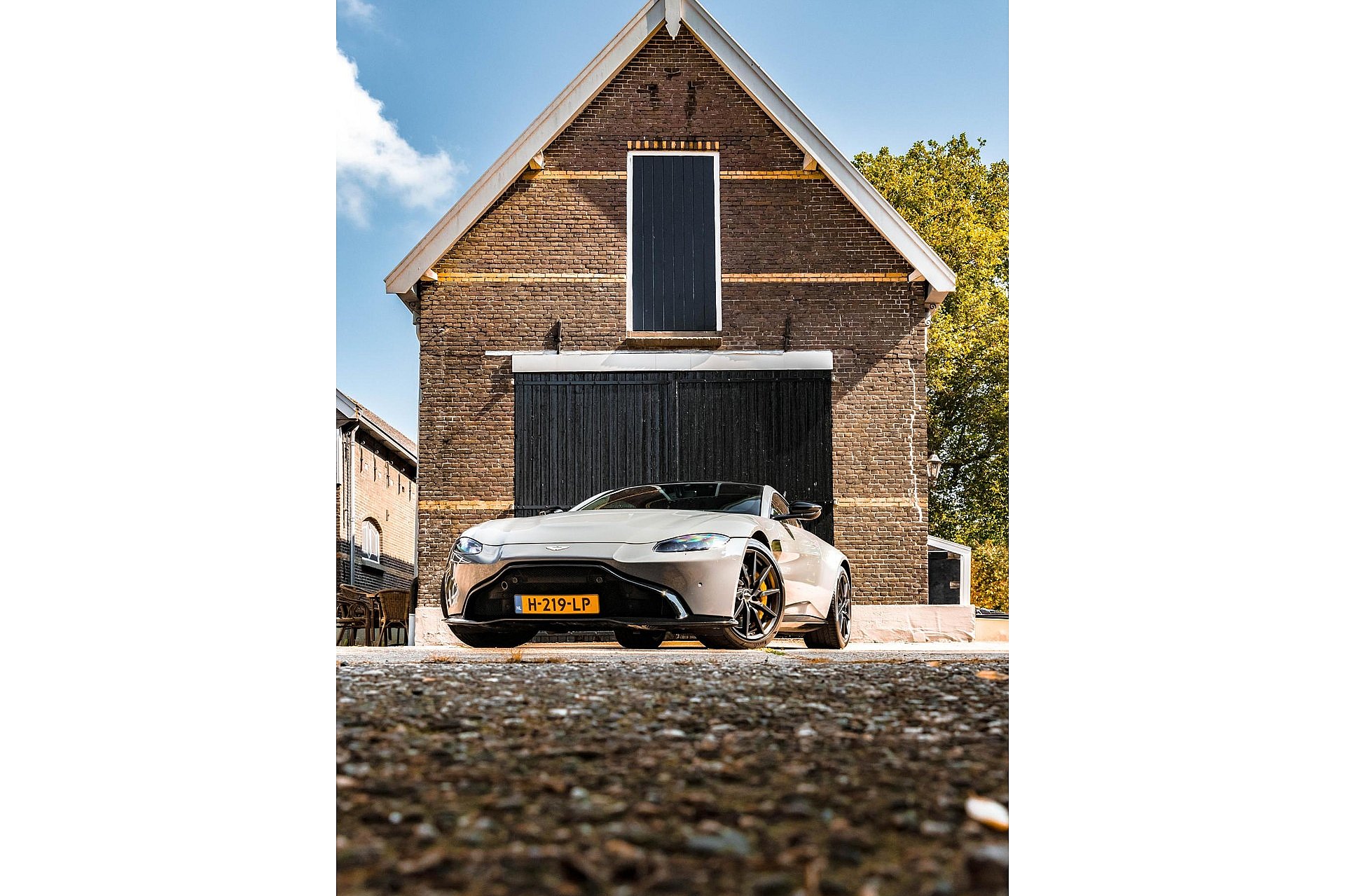 Aston Martin Vantage 