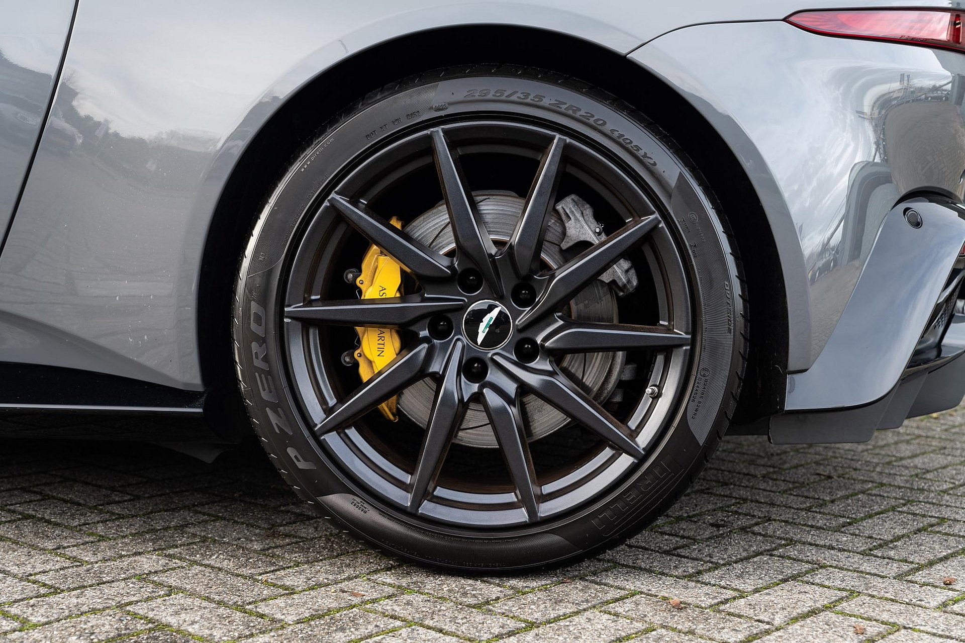 Aston Martin Vantage 