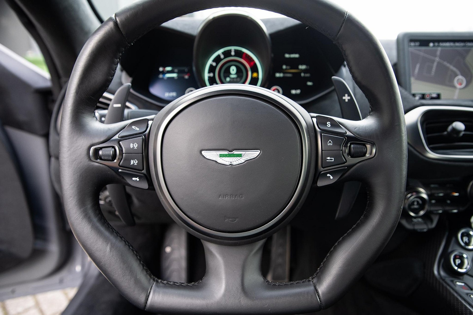 Aston Martin Vantage 