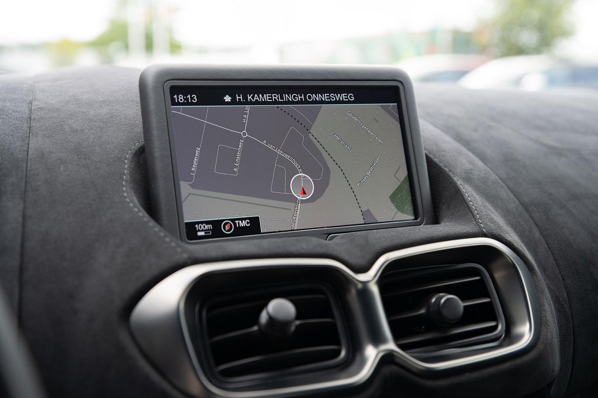 Aston Martin Vantage 