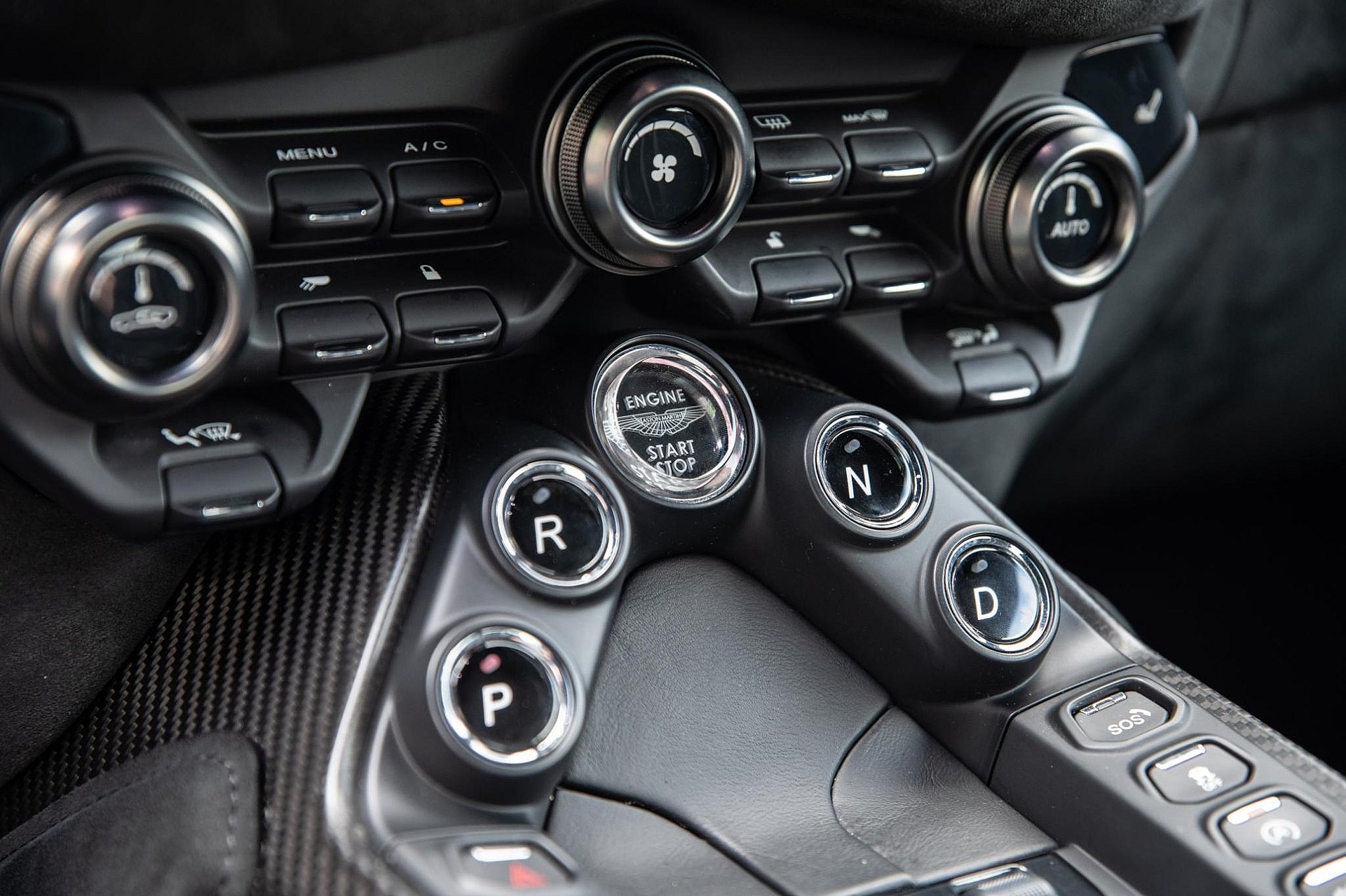 Aston Martin Vantage 