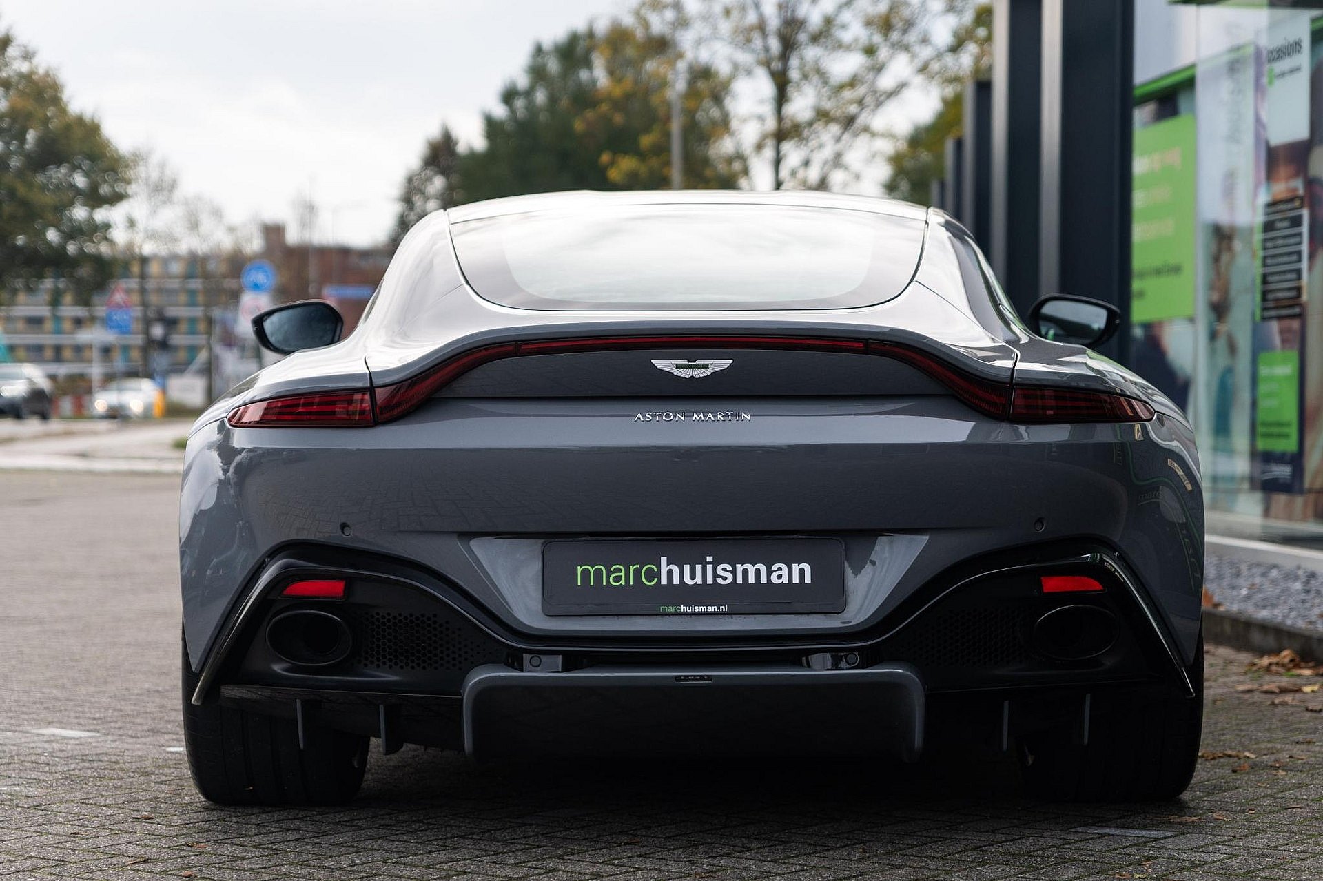 Aston Martin Vantage 