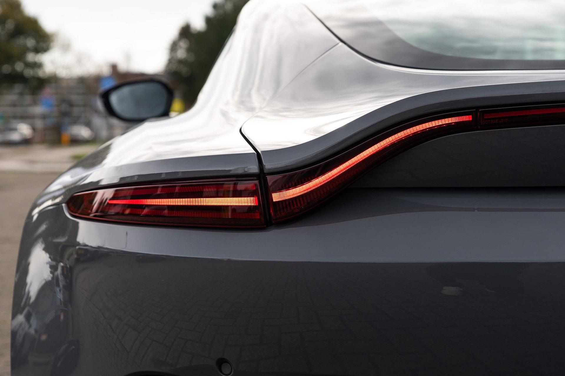 Aston Martin Vantage 