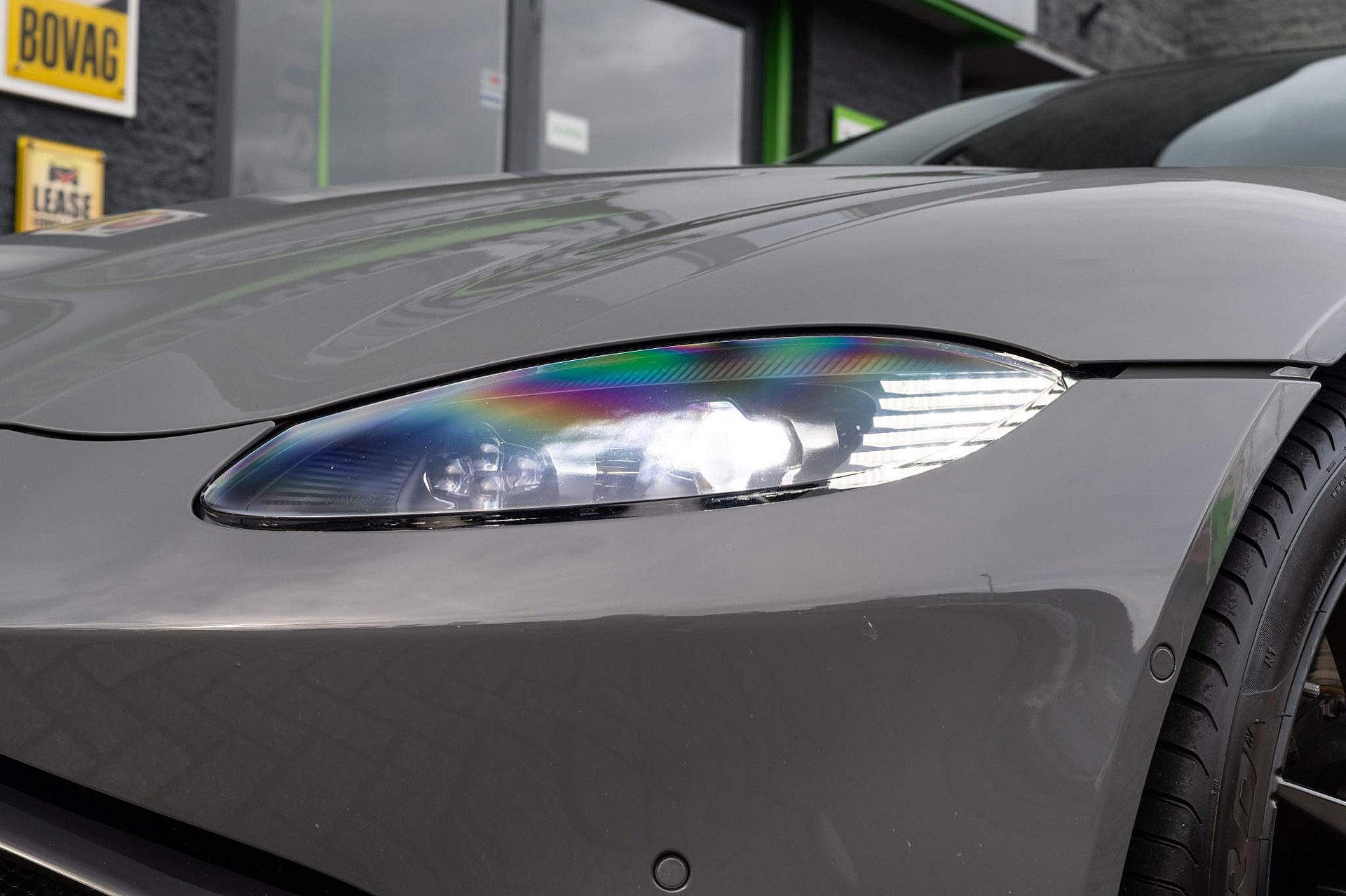 Aston Martin Vantage 