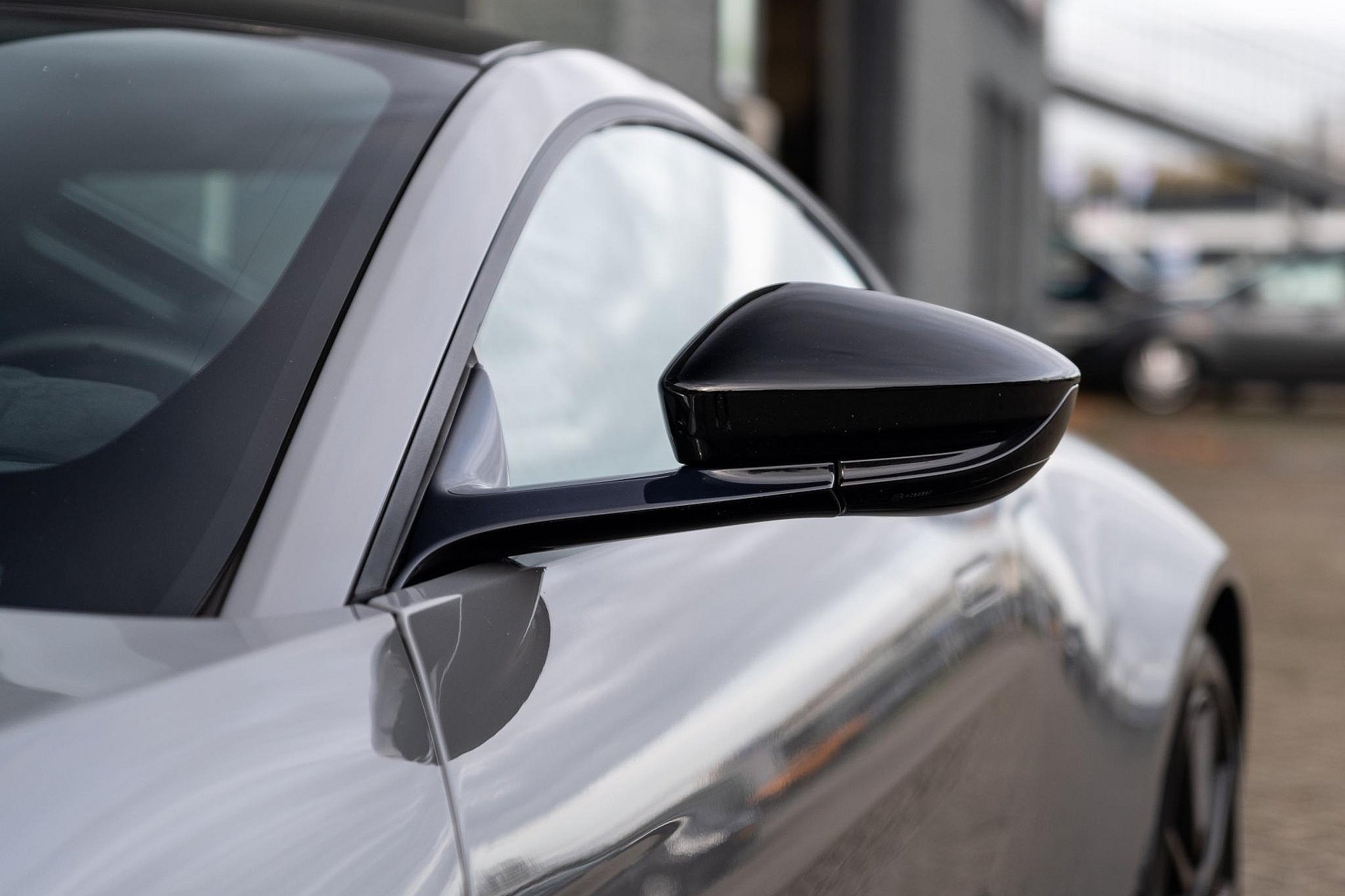 Aston Martin Vantage 