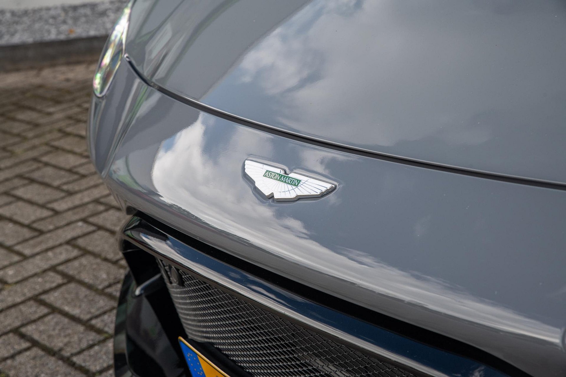 Aston Martin Vantage 