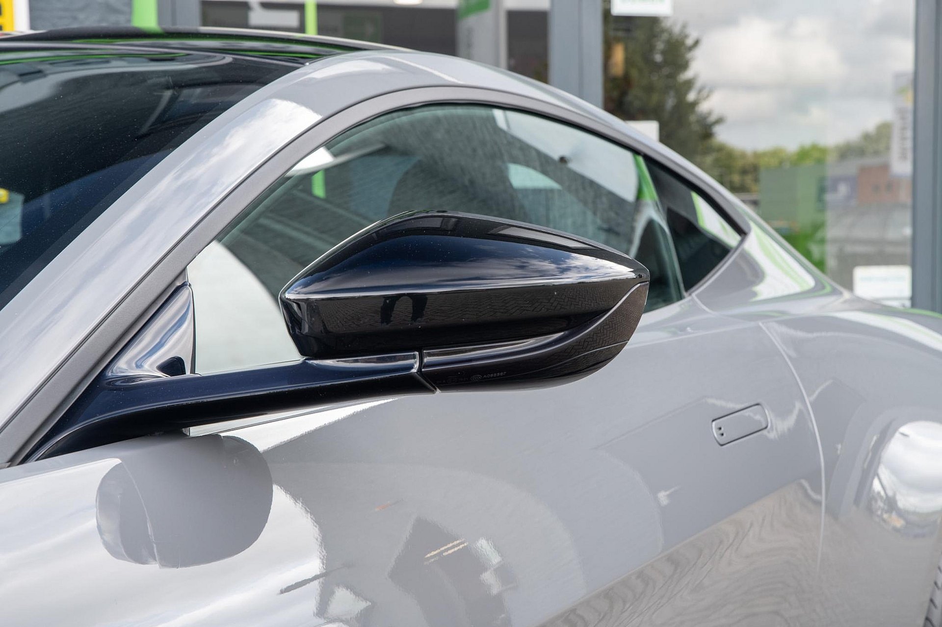 Aston Martin Vantage 