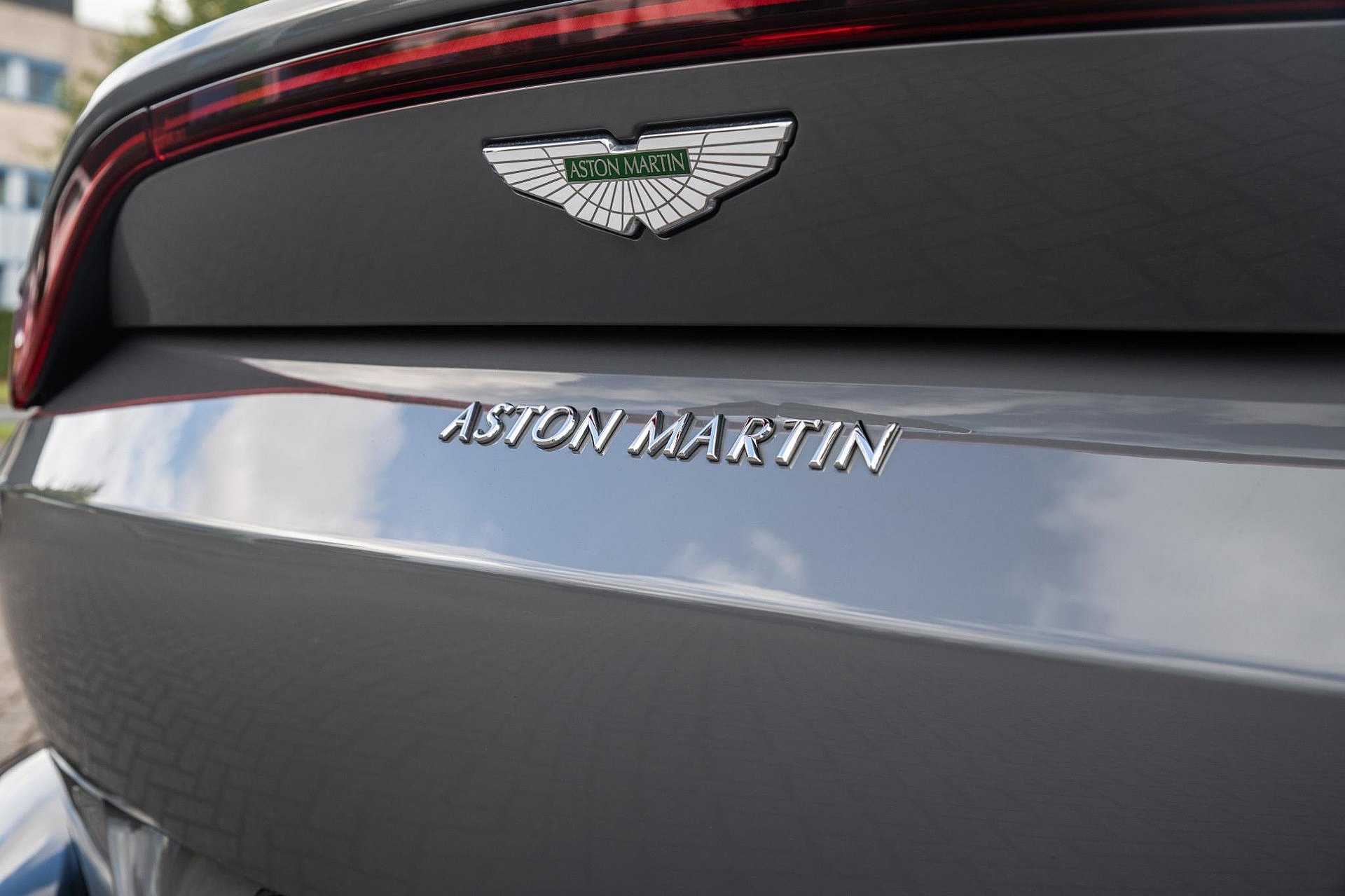 Aston Martin Vantage 