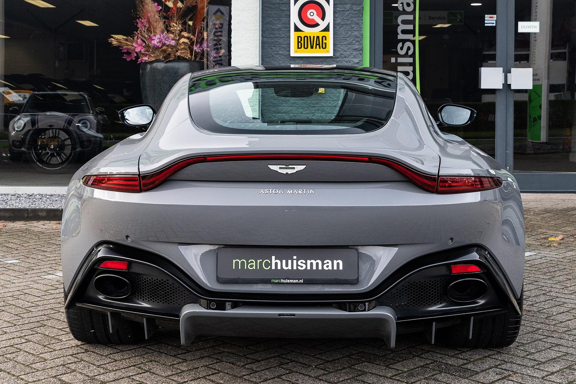 Aston Martin Vantage 