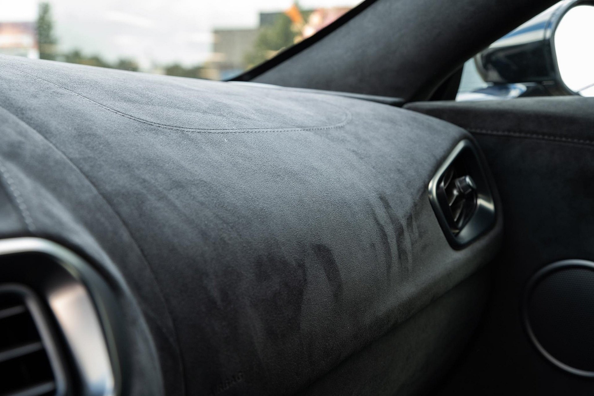 Aston Martin Vantage 