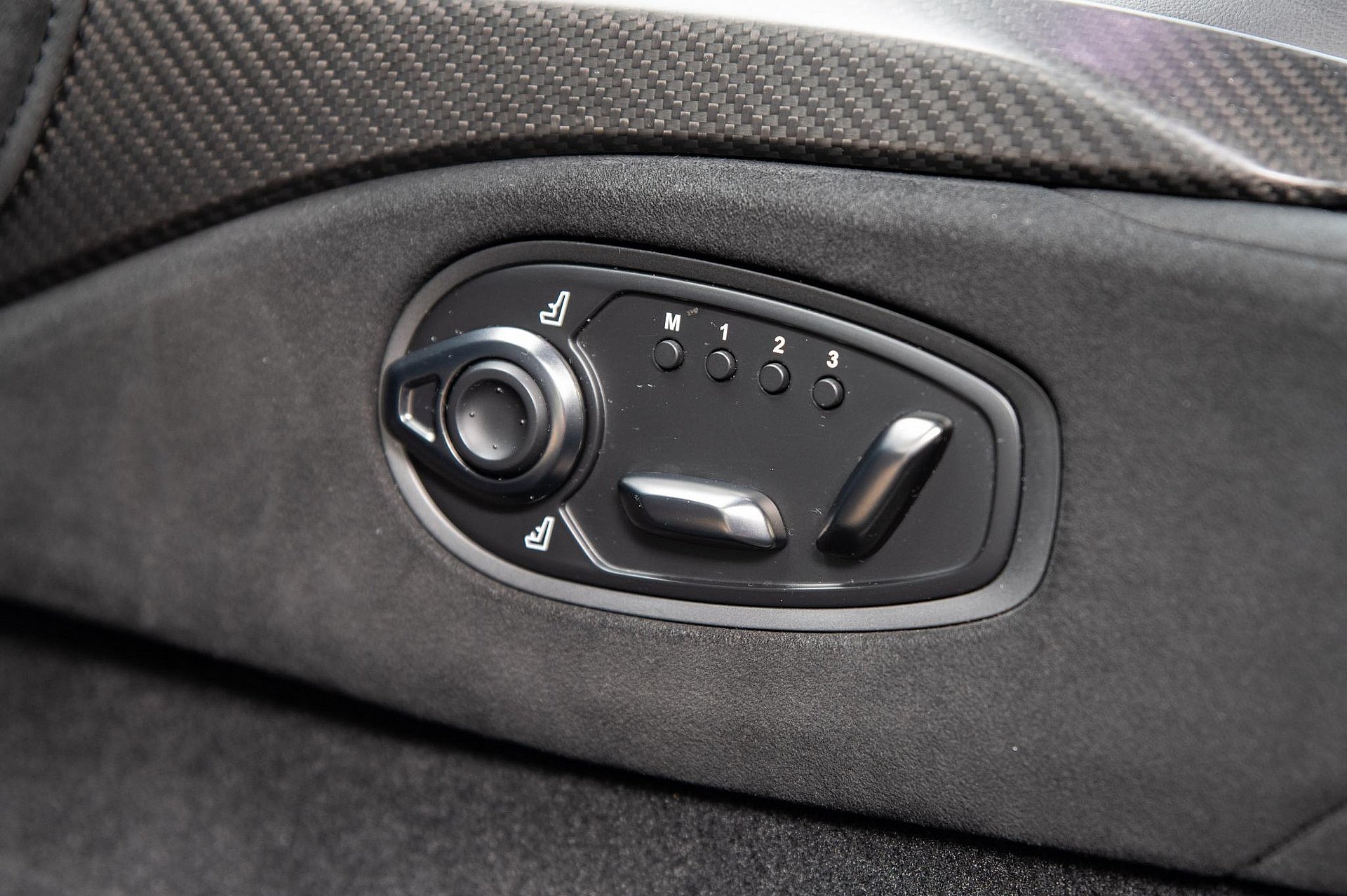 Aston Martin Vantage 